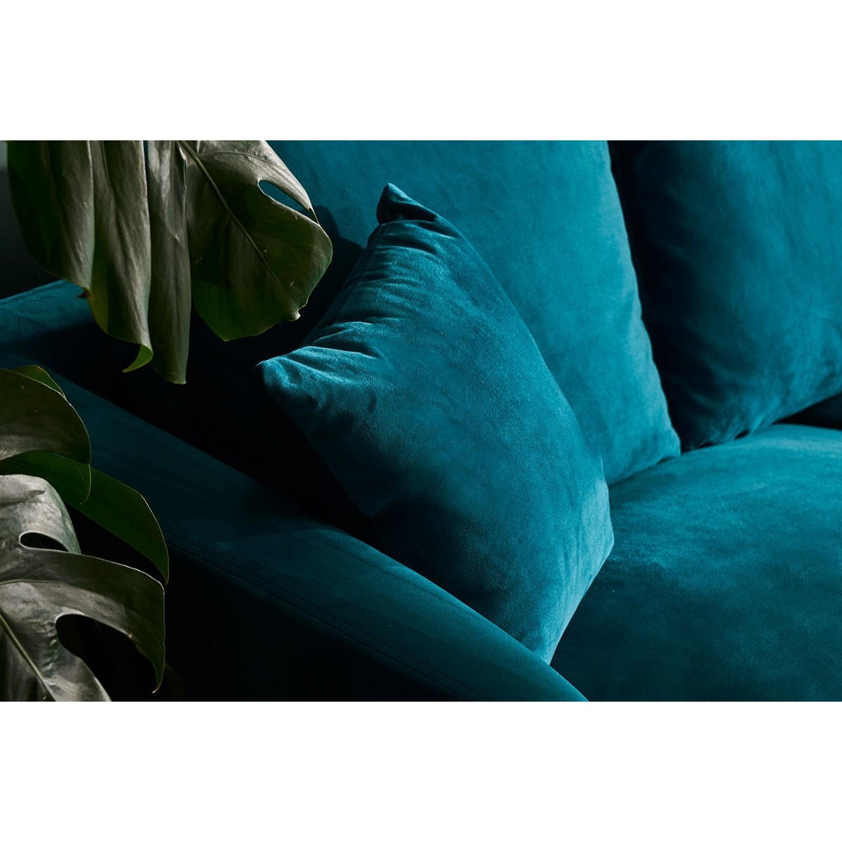 SOFA 3-Sitzer Petrolblauer Stoff Samtdesign Schwarzes Metall JERRY - Blau, Kunststoff (93/84/209cm) - Miliboo