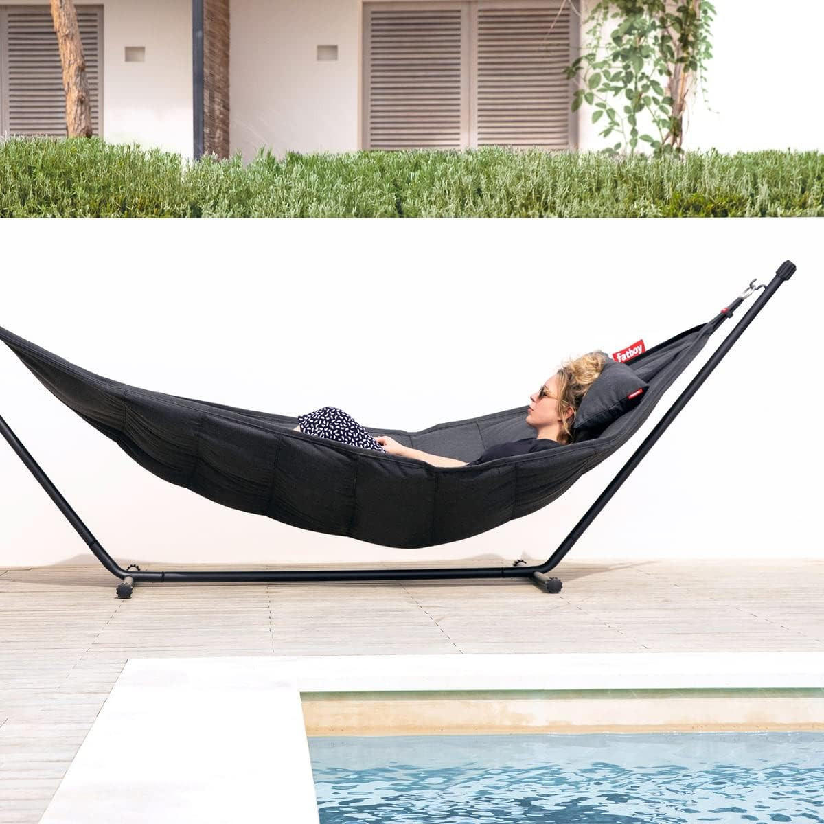 HÄNGEMATTE – Fatboy Headdemock Deluxe Schwarz – Für Zwei, inkl. Gestell, Kissen & Abdeckung, Outdoor, Wasser-, Schmutz- & UV-beständig, 150 kg - Schwarz, Textil (330/110/127cm) - FATBOY