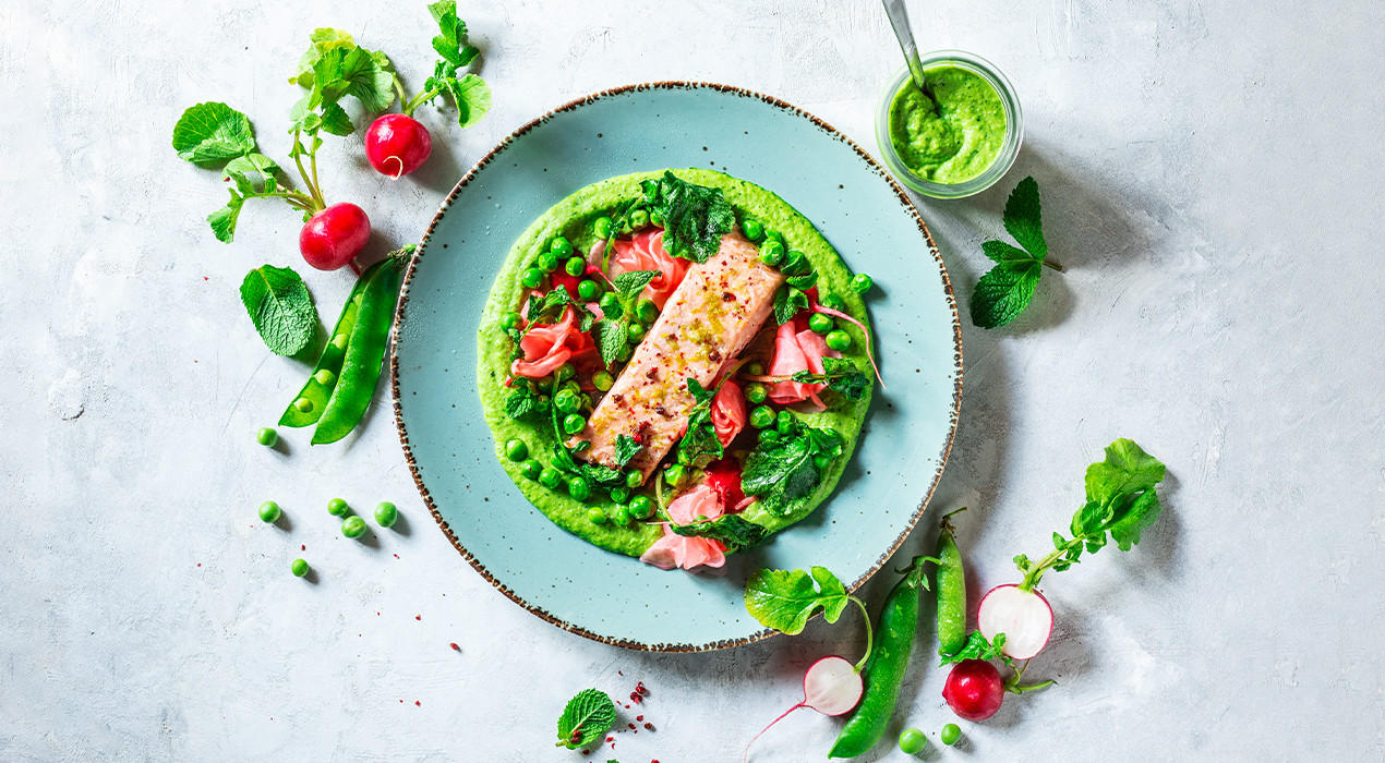 Erbsen-Minz-Pueree mit Lachsfilet