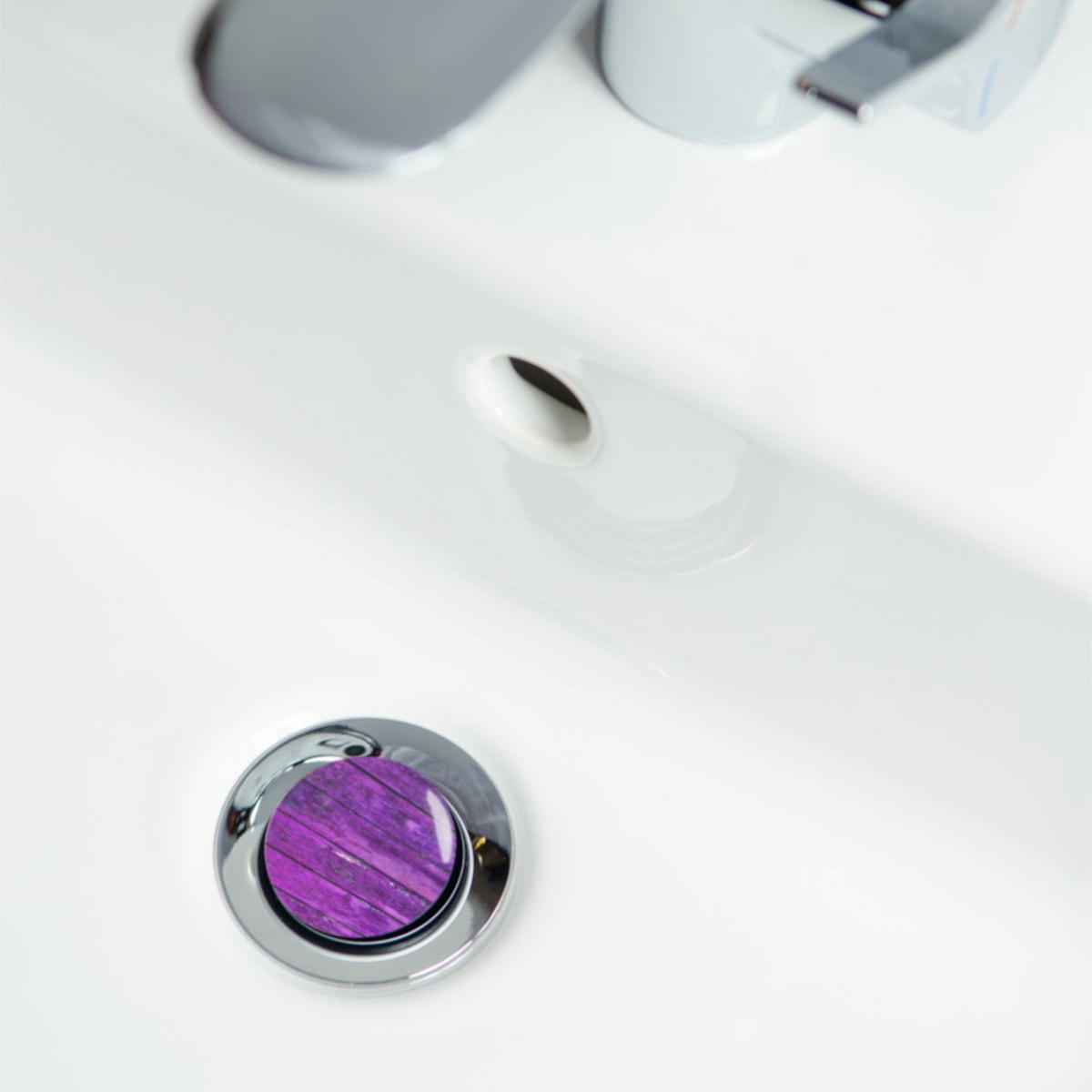 WASCHBECKENSTÖPSEL Purple Wall - Violett, Kunststoff/Metall (4/7/7cm) - Sanilo