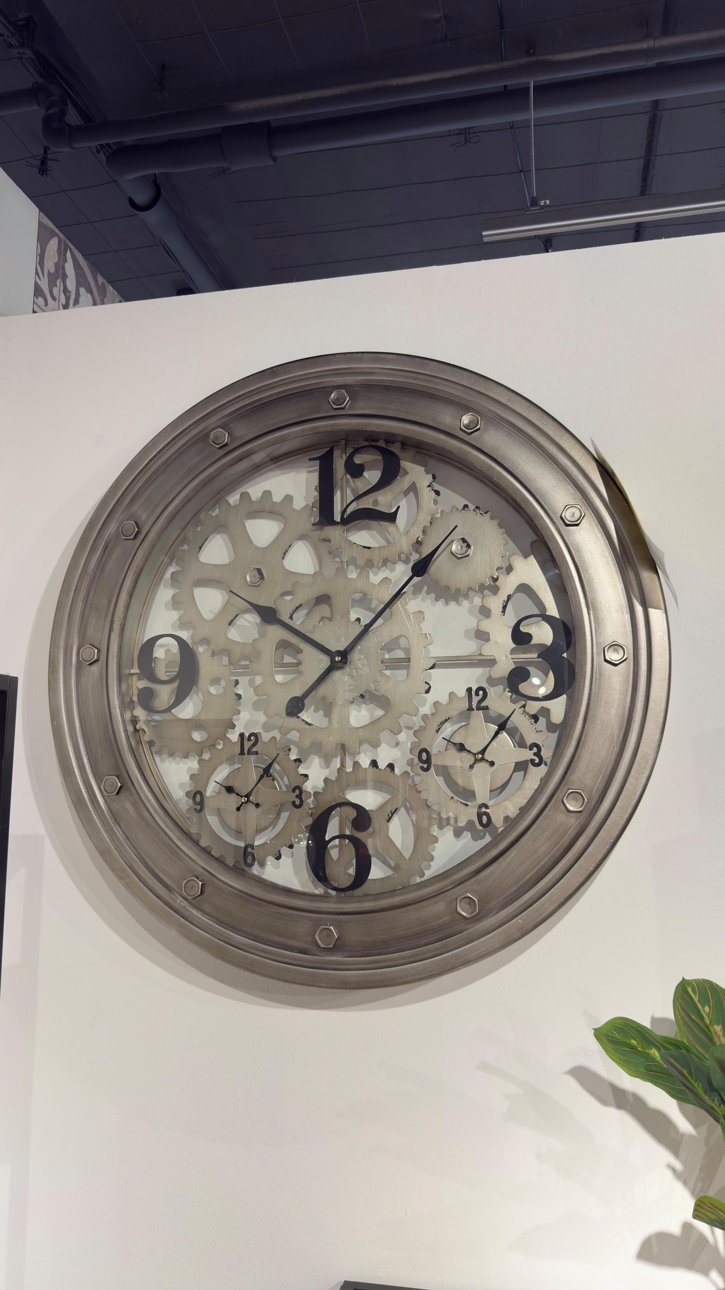 Wanduhr Bolt