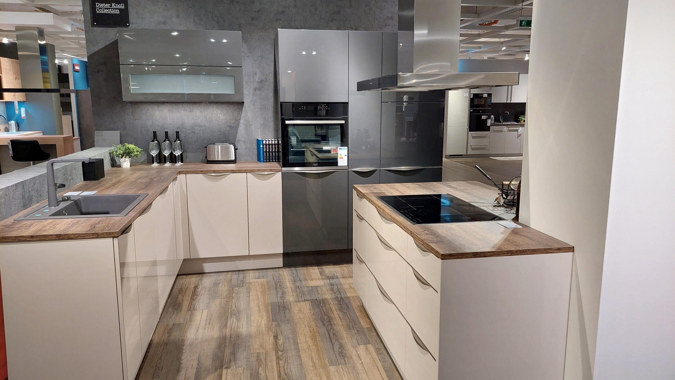 DK-704 BEÉPÍTETT KONYHA GÉPEKKEL/SOROKSÃR OUTLET/kiÃ¡llÃ­tott termÃ©k 6.450.000 Ft helyett - Dieter Knoll