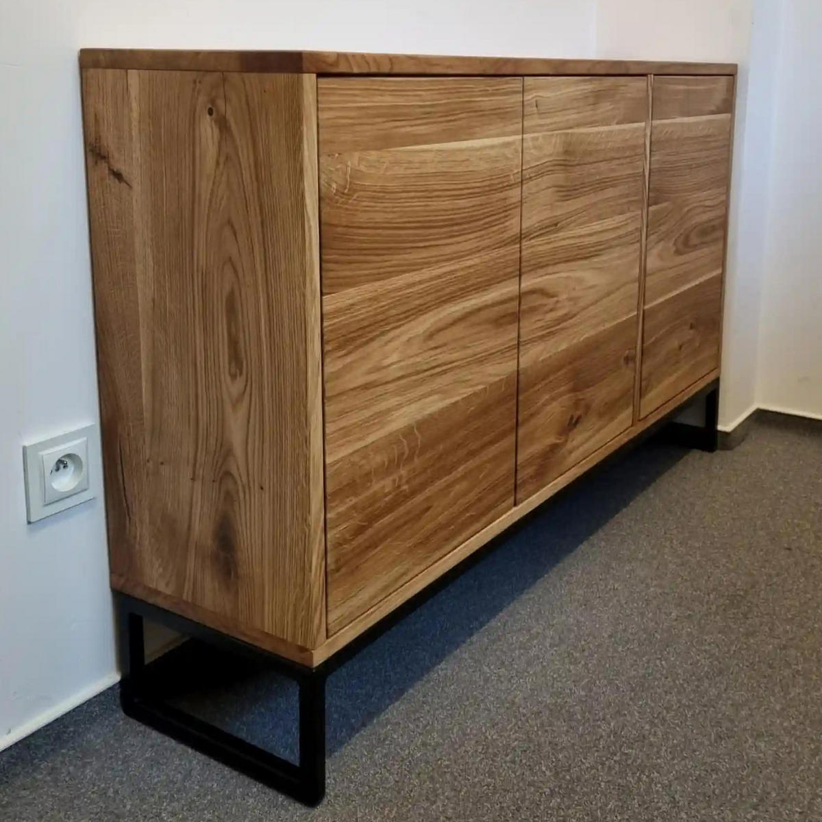 KOMMODE aus Eichenholz im Industriestil auf einem metallenen Gestell MERIS II - Eichefarben, Holz (120/75/40cm) - Rawood Furniture