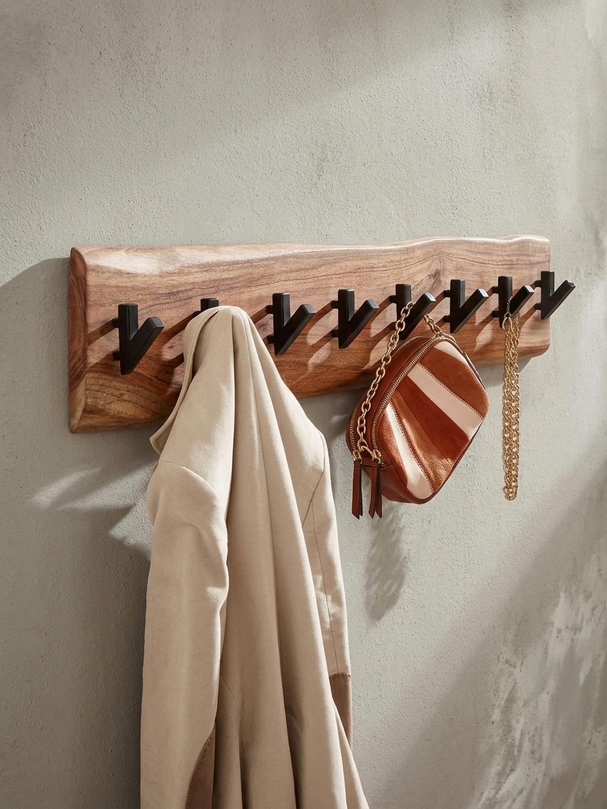 WANDGARDEROBE Massivholz Metall Modern mit Baumkante und 8 Haken - Beige, Holz (90/19/9cm) - KADIMA DESIGN