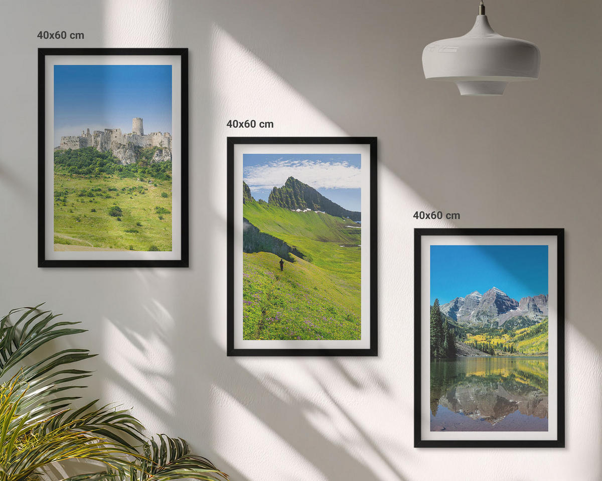 WANDBILDER 3er-Set - 40x60 cm Schwarzer Rahmen - Grüne Hügel mit einer Burg - Schwarz, Kunststoff (40/60cm) - ArtPrintCave