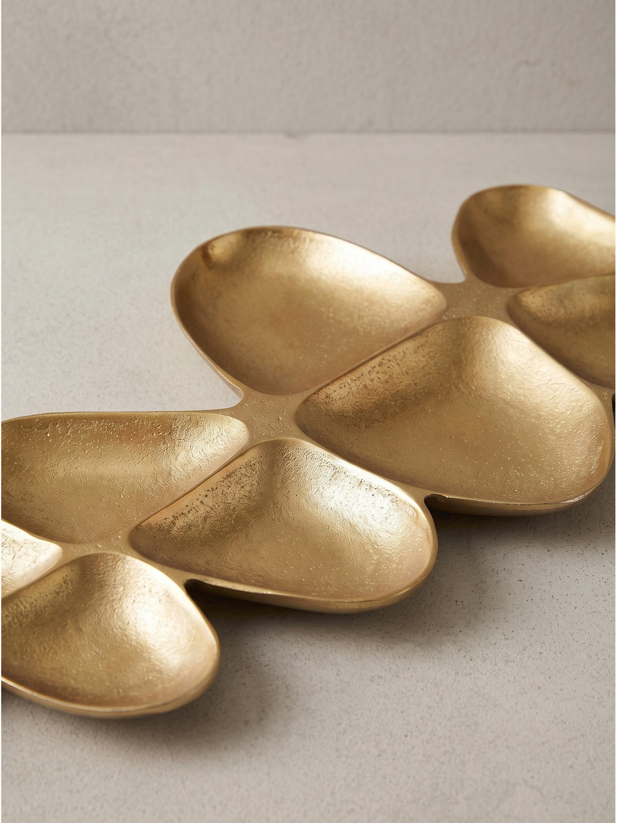 DEKOSCHALE NUMANA, Aluminium, handgefertigt, Gold, 60,5 x 17,5 x 3 cm - Goldfarben, Metall (3cm) - KADIMA DESIGN