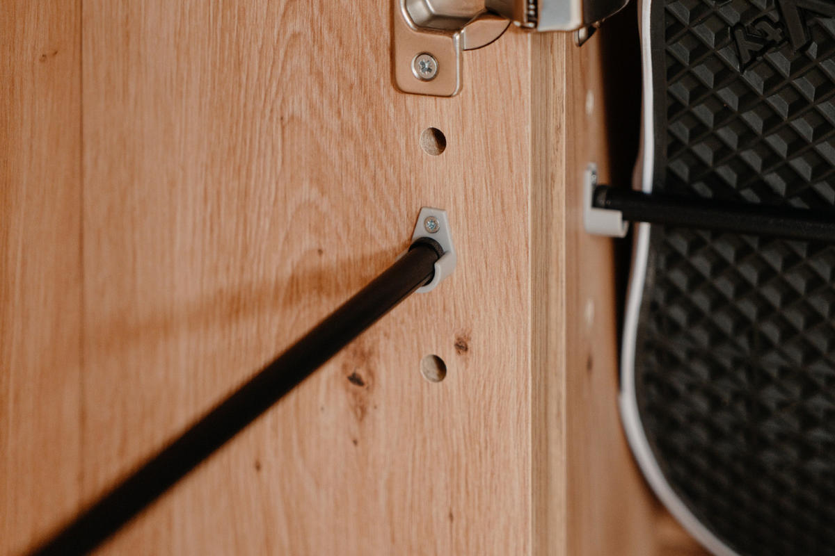 SCHUHSCHRANK Eiche Artisan 50 cm, Schuhkommode aufklappbar mit 6 Fächern - Schwarz/Eiche Artisan, Holzwerkstoff/Kunststoff (50/110/34cm) - Furn.Design