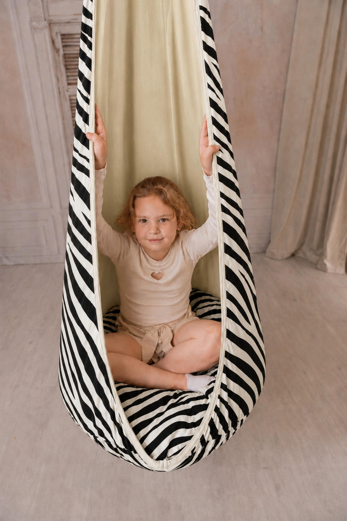 KINDER-HÄNGESESSEL XXL Zebra – weiche Cocoon-Schaukel zum Spielen und Entspannen - Weiß, Textil (85/180/85cm) - Bees & Blooms