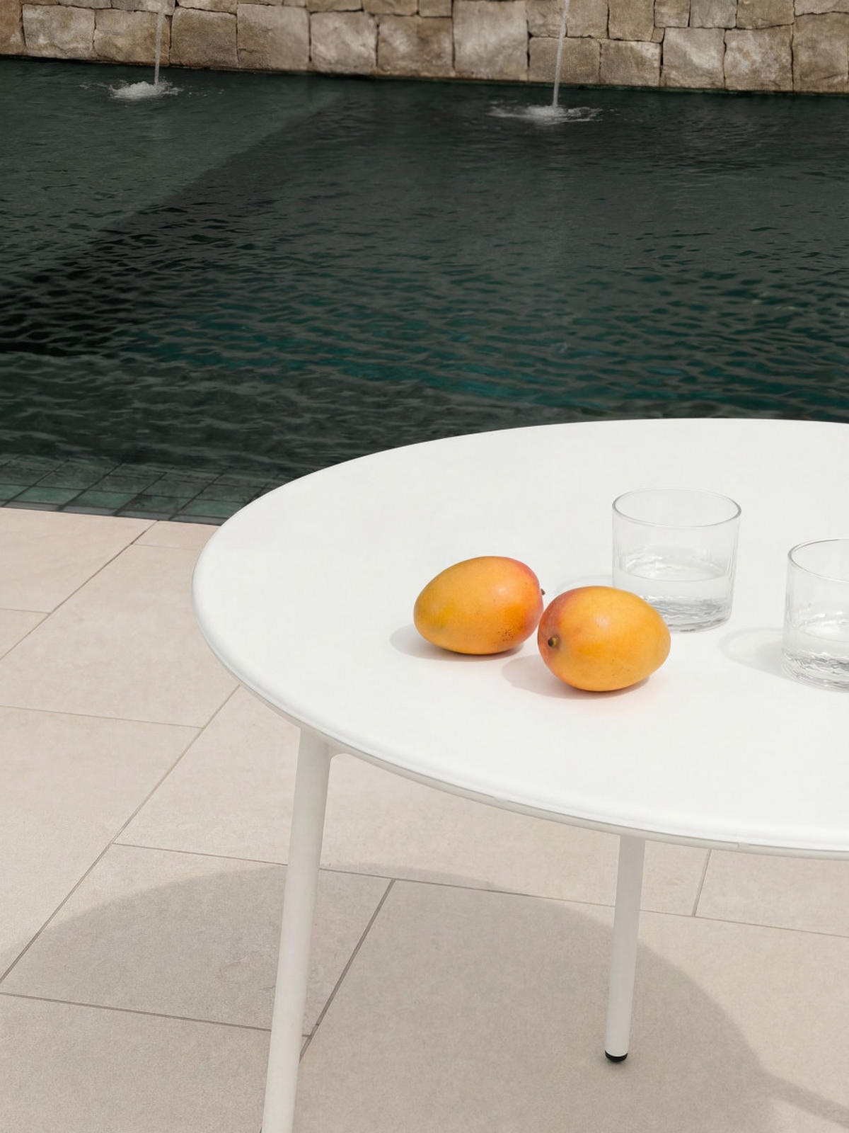 GARTENTISCH Loise Weiß 89 cm x 74 cm - Weiß, Metall (89/89/74cm) - Kenay Home