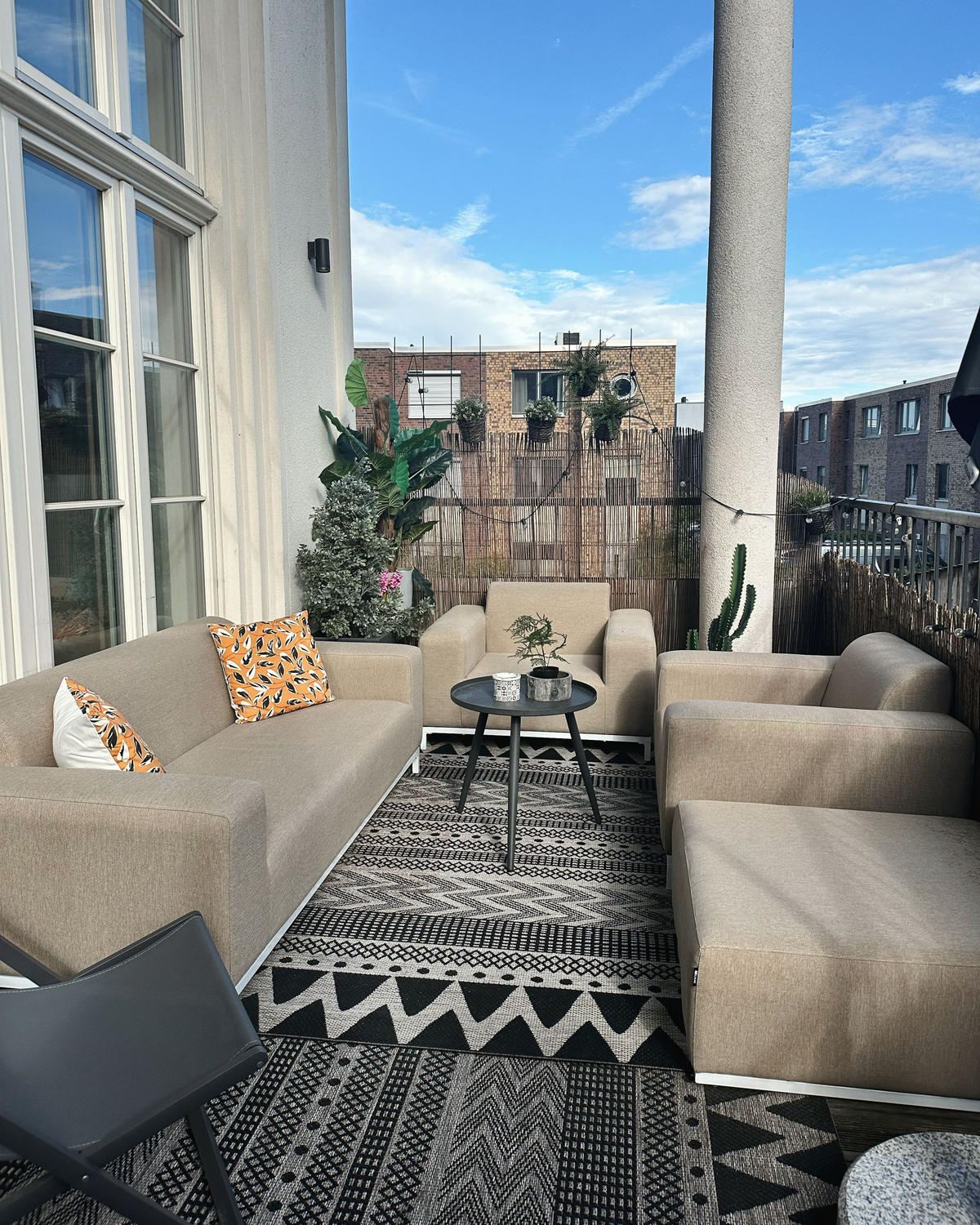 LOUNGE SEDACÍ SOUPRAVA SADA 5-místná béžová/weißes Rám Rovigo - bílá/béžová, textil - Beliani
