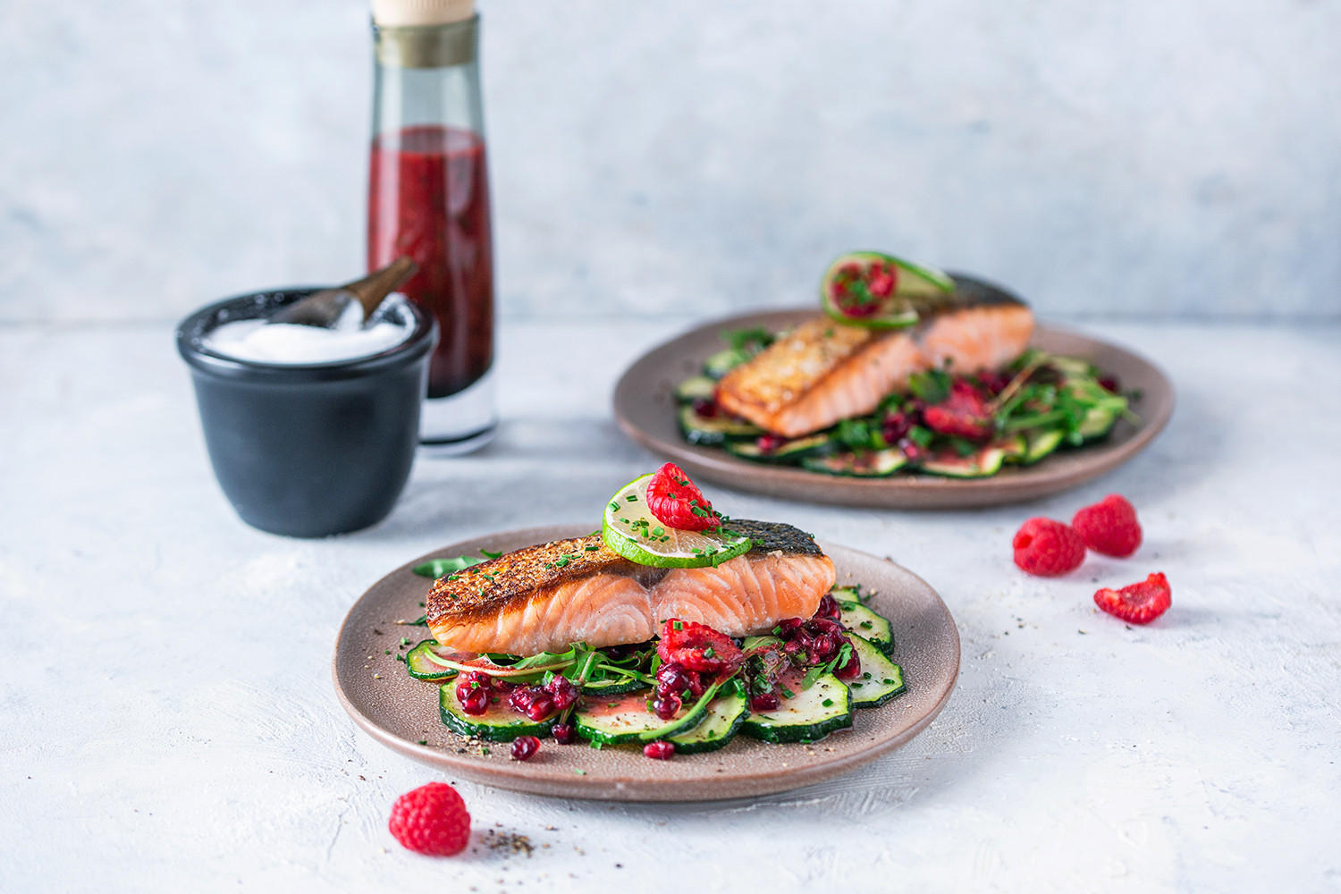 Zucchini-Carpaccio mit Lachs