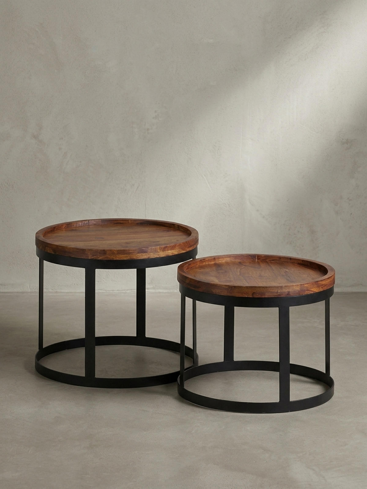 BEISTELLTISCH 2er Set Massivholz Metallgestell Rund Natur INDI, Braun 53x53x45 cm - Schwarz/Braun, Holz/Metall (53/53/45cm) - KADIMA DESIGN