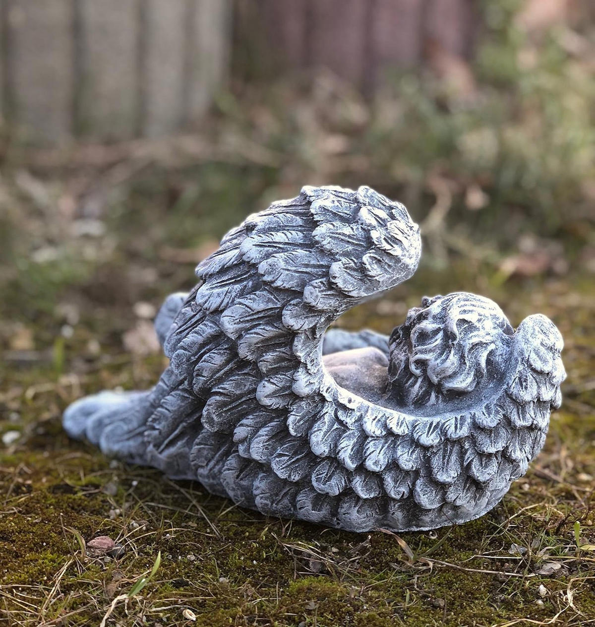 STEINFIGUR Engel im Flügel Grabschmuck frostfest wetterfest - Grau, Stein (18/13/9cm) - stoneandstyle