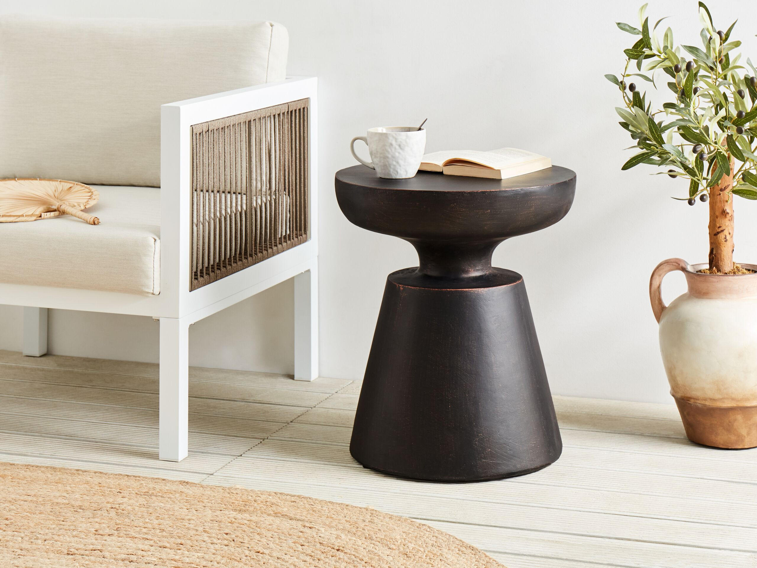 BEISTELLTISCH Beton schwarz rund 45 cm Mincio - Schwarz, Stein (45/45/59cm) - Beliani