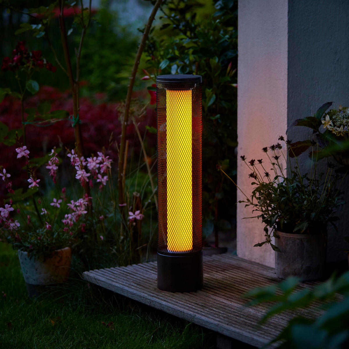 LED-FLAMMENLICHTSÄULE Solar-Stehlampe 59cm hoch Metall Gitteroptik Feuereffekt - Schwarz, Metall (13/13/59cm) - Northpoint