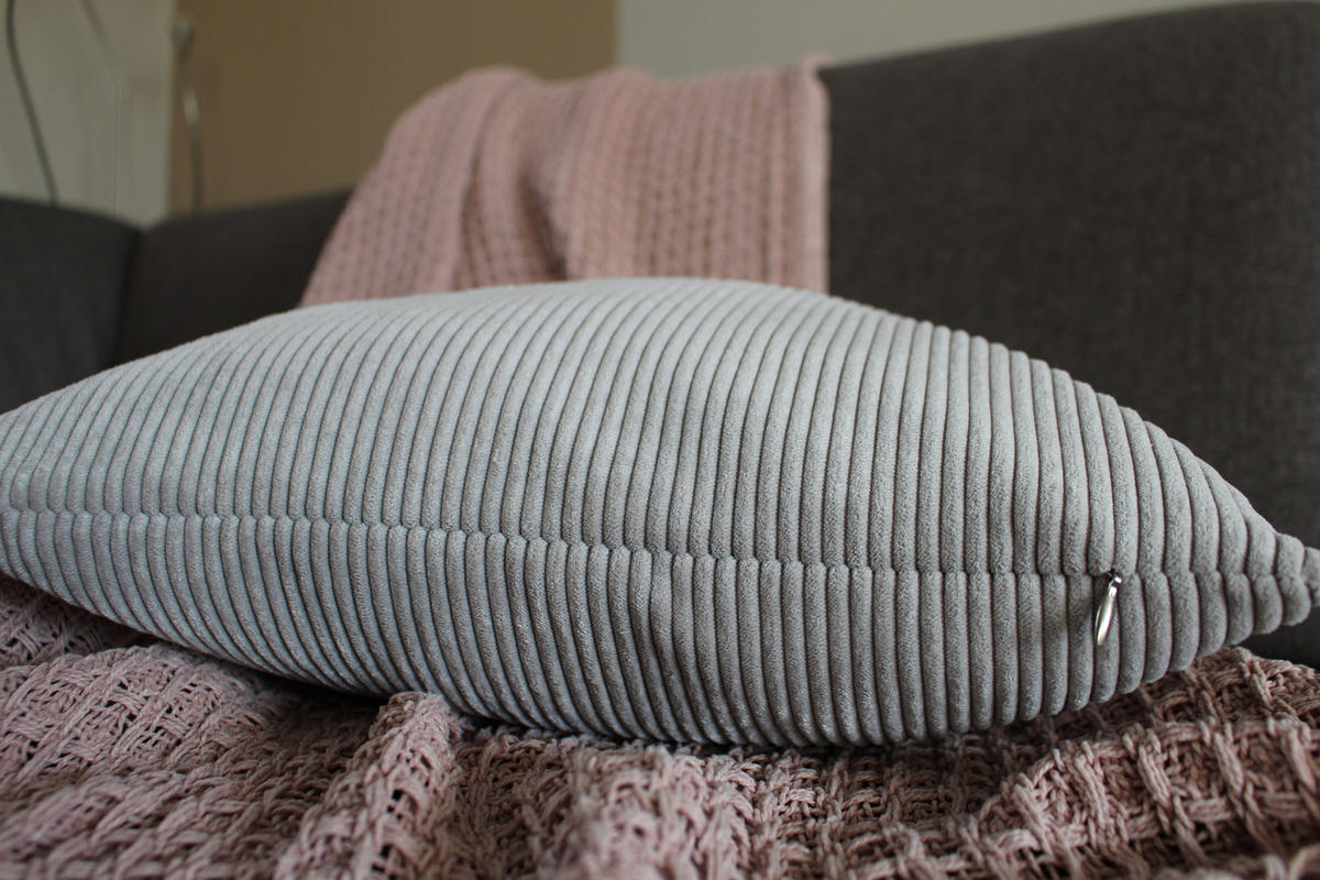 KISSENHÜLLE Inga Cord Look grau - Grau, Textil (40/40cm) - Magma Heimtexx