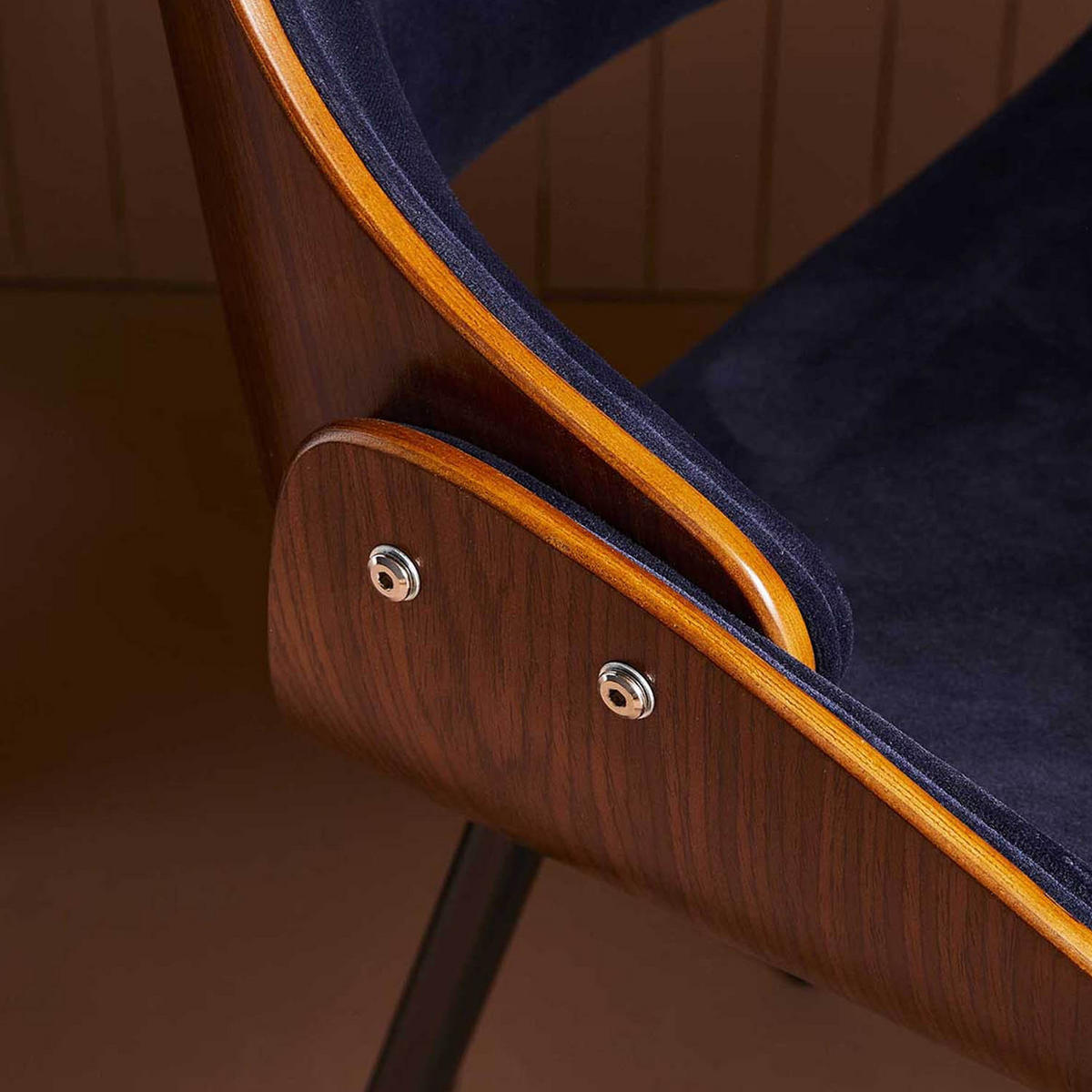 STUHL in Nussbaumoptik mit Sitzfläche aus Velours - Mannix - Blau, Holz (51/61/63cm) - Signature