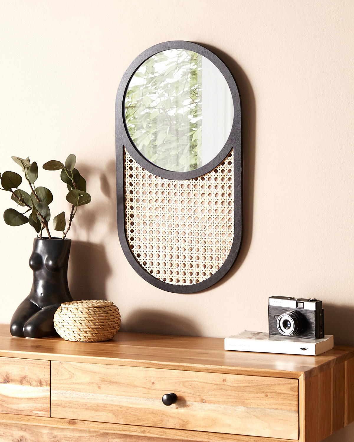 WANDSPIEGEL Rattan naturfarben/schwarz 30/56 cm Baleal - Beige/Schwarz, Naturmaterialien (30/56/2cm) - Beliani