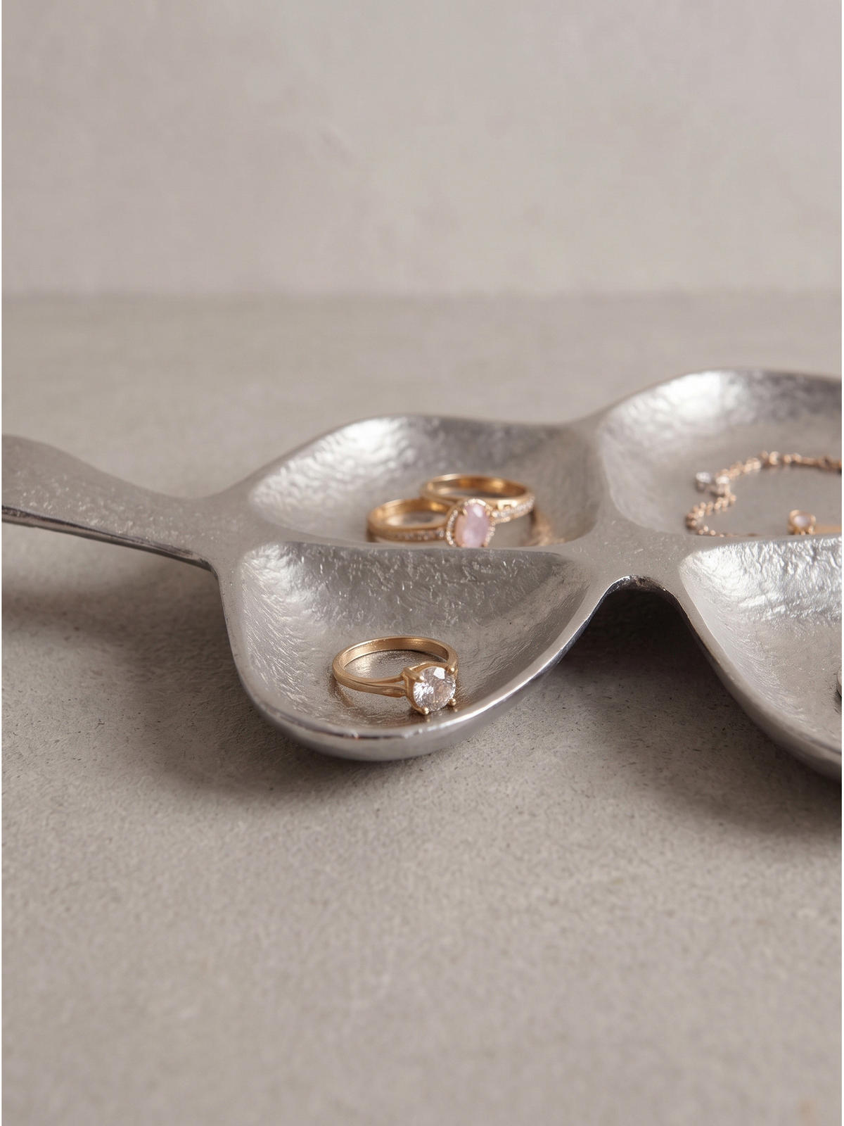 DEKOSCHALE NUMANA, Aluminium, handgefertigt, Silber, 60,5 x 17,5 x 3 cm - Silberfarben, Metall (3cm) - KADIMA DESIGN