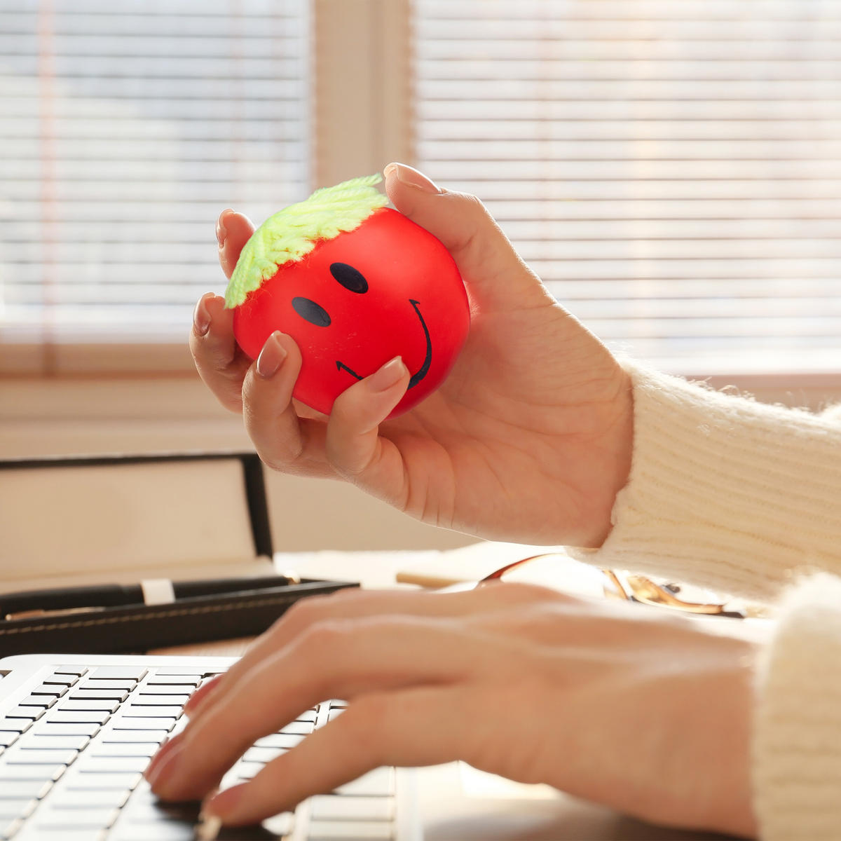 12XMÍČEK na stres - různobarevná, textil/přírodní materiály (4/6/4cm) - Relaxdays