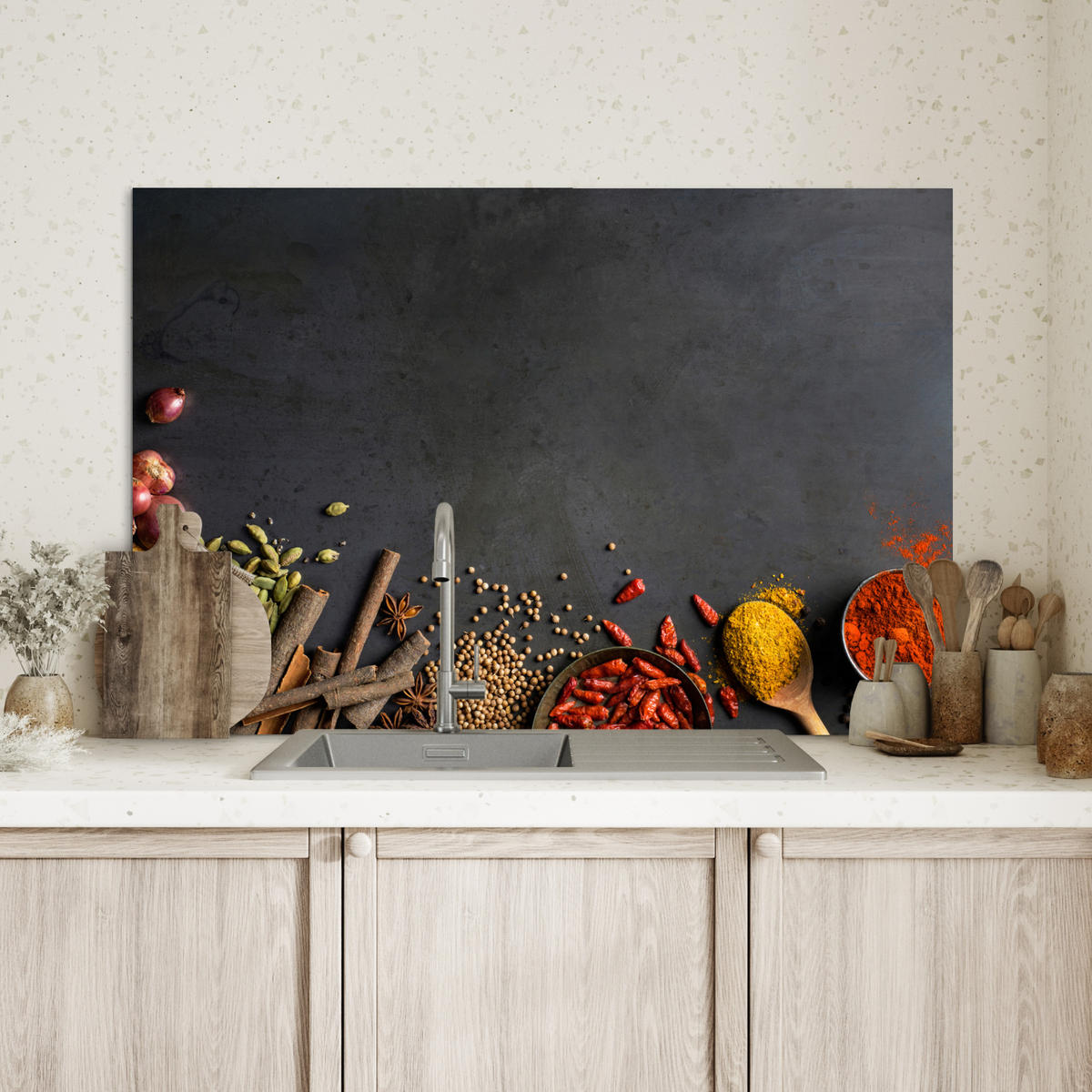 SPRITZSCHUTZ KÜCHE Kräuter - Lebensmittel - Gewürze - Schwarz - Paprika - Zimt 80x55 cm - Currygelb, Metall (80/0.3/55cm) - MuchoWow