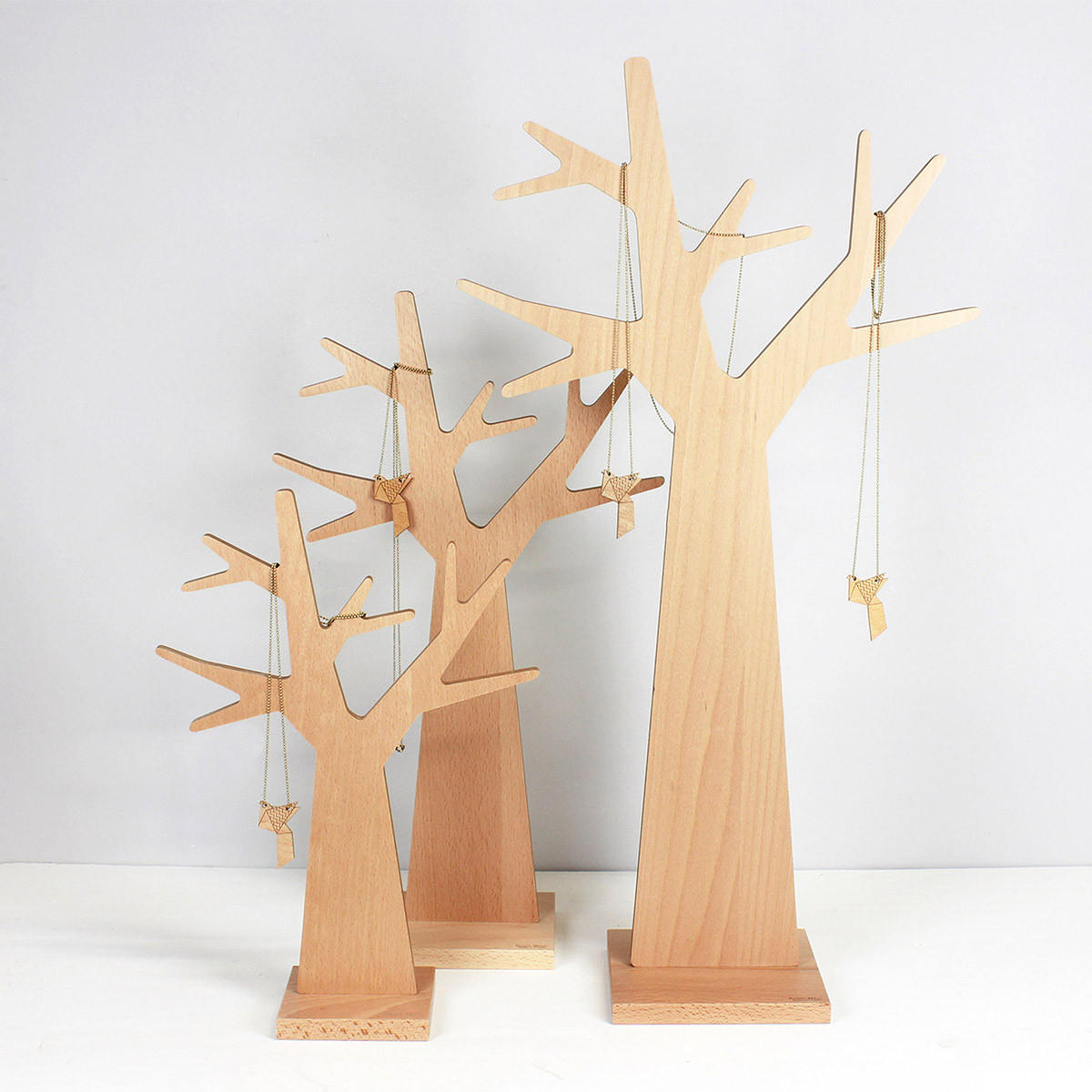 SCHMUCKBAUM mit massiver Buchenbasis - H36 cm - Eschefarben, Holz (0.9/36/4cm) - Calicosy