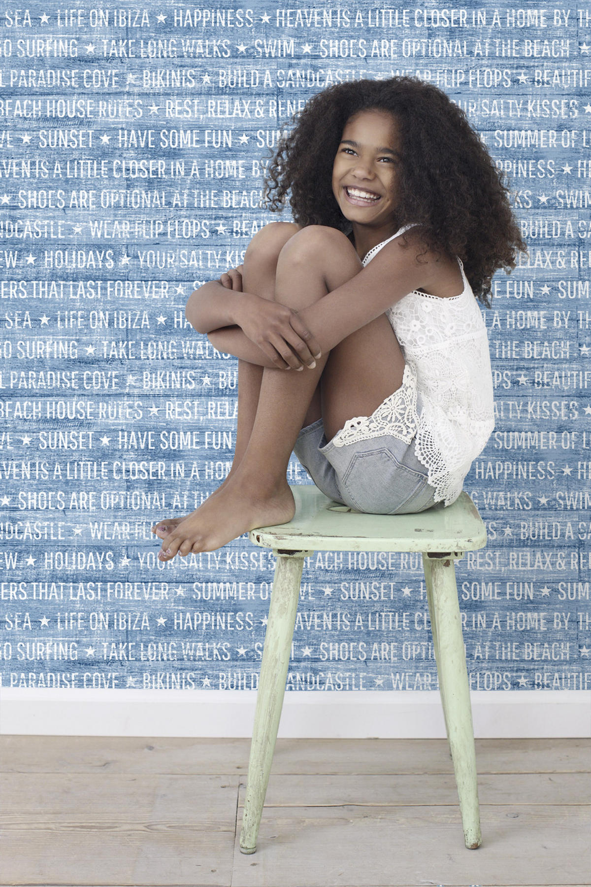 TAPETE sommerliche Texte 53 cm x 10.05 m - Blau, Papier (53/1000cm) - ESTAhome