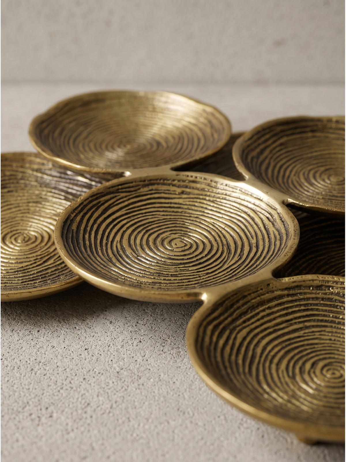DEKOSCHALE CARMONA, Aluminium, handgefertigt, Gold, Ø 44 x 4 cm - Goldfarben, Metall (44/4cm) - KADIMA DESIGN