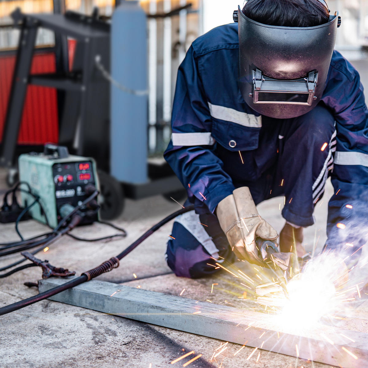 SCHWEISSWAGEN - Schwarz, Kunststoff/Metall (40/69/71cm) - Relaxdays