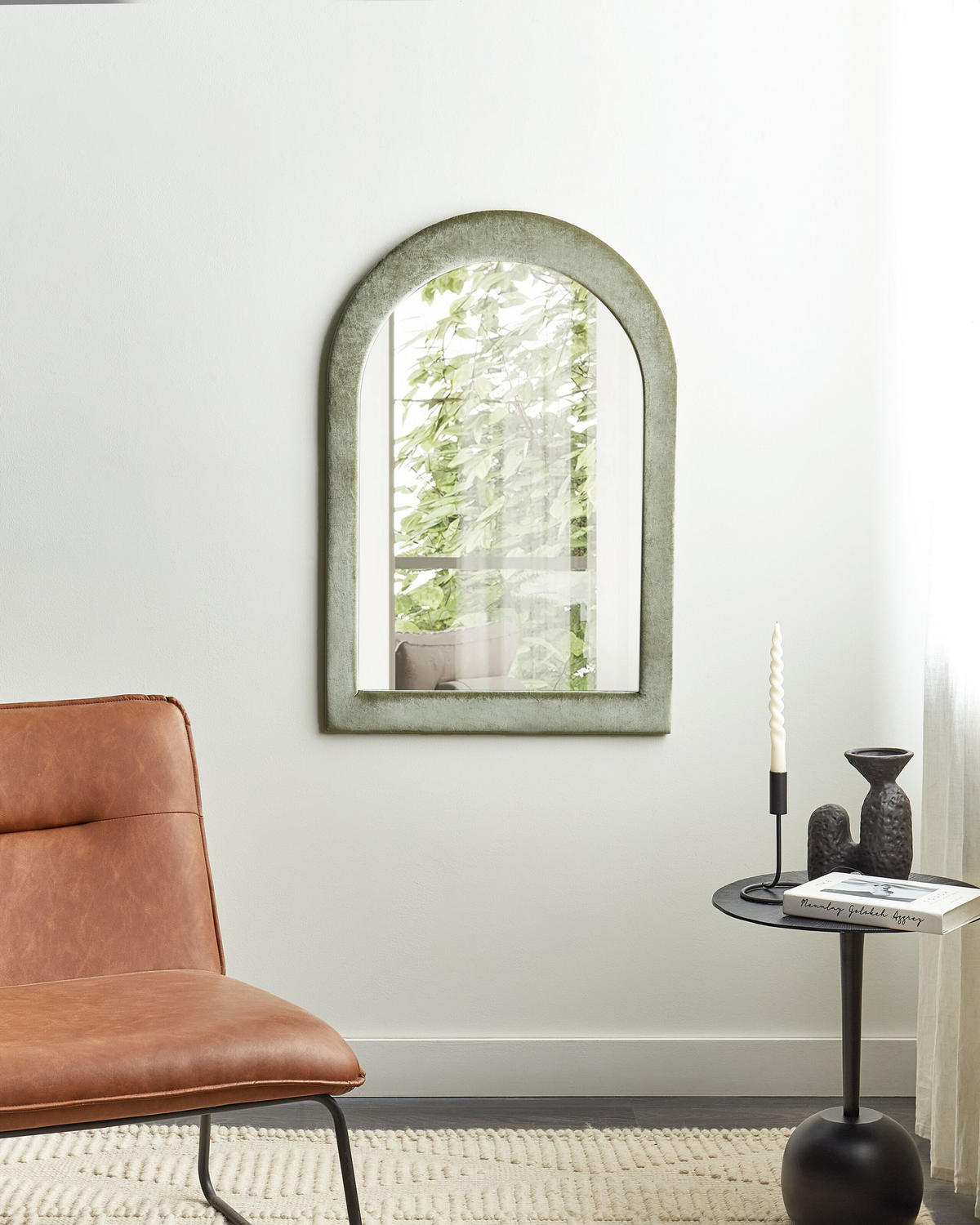 WANDSPIEGEL Samtstoff olivgrün oval 60/90 cm Huriel - Grün, Textil (60/90/3cm) - Beliani