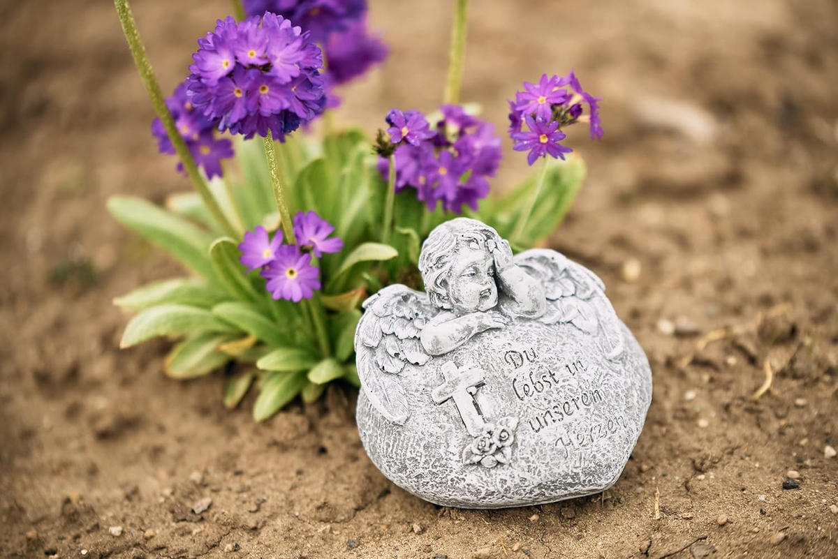 STEINFIGUR Herz Engel Du lebst in unserem Herzen massiver Steinguss Grabstein - Grau, Stein (10/8/8cm) - stoneandstyle