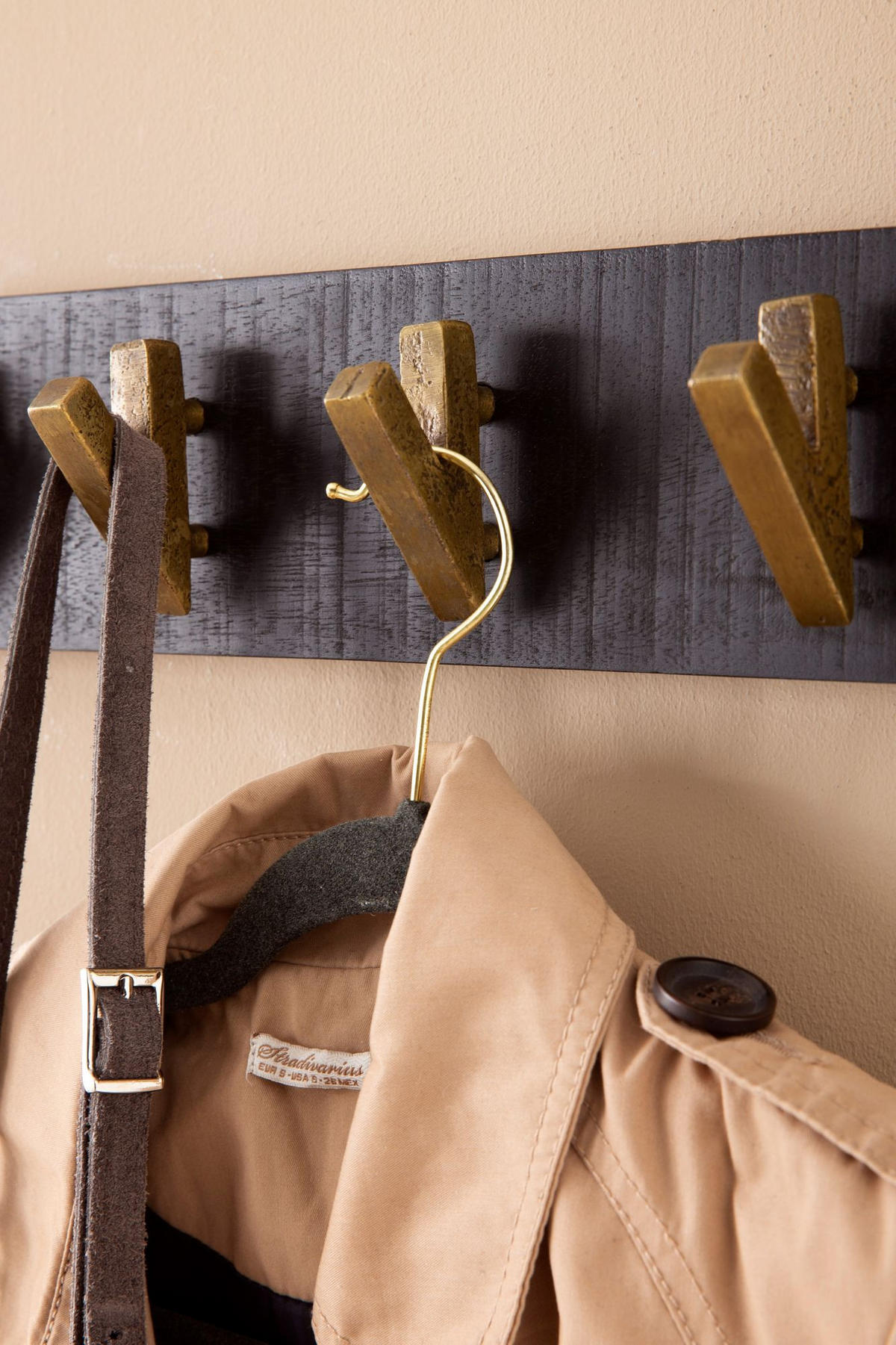 WANDGARDEROBE Mango Massivholz Metall Modern 60x10x8 cm Schwarz Gold - Schwarz, Holz (60/10/8cm) - KADIMA DESIGN