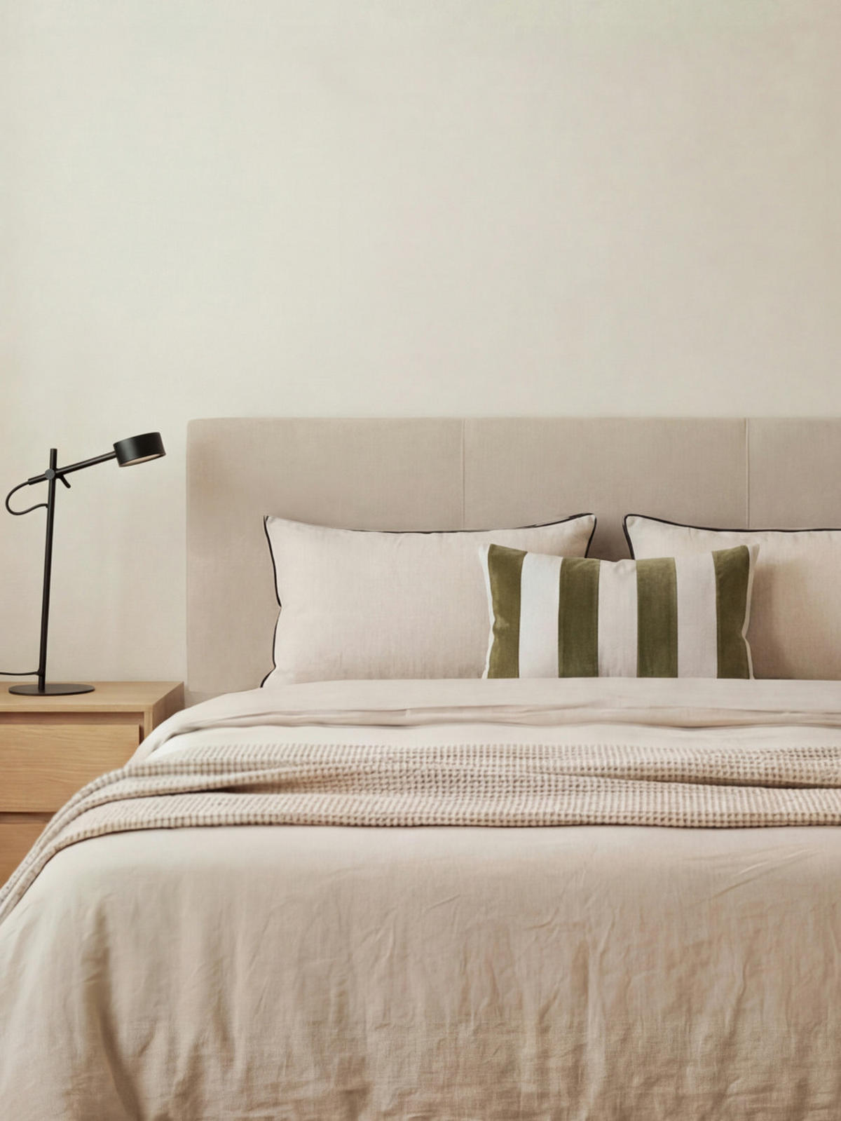 KOPFTEIL Ilan Grau 197 cm x 52 cm - Grau, Textil (197/52/3cm) - Kenay Home