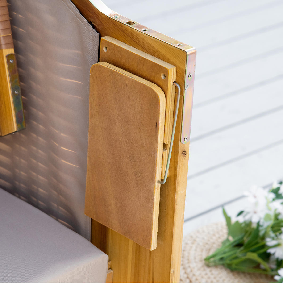 STRANDKORB, 3-Sitzer Sonnenliege mit Dach, 2 Klapptischen, XXL Polyrattan, Natur - Naturfarben, Metall (79/160/150cm) - Outsunny