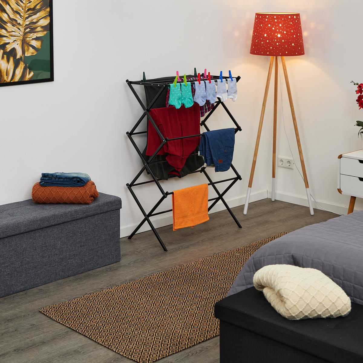 STOJAN na prádlo - čierna, kov/plast (73/105/37cm) - Relaxdays