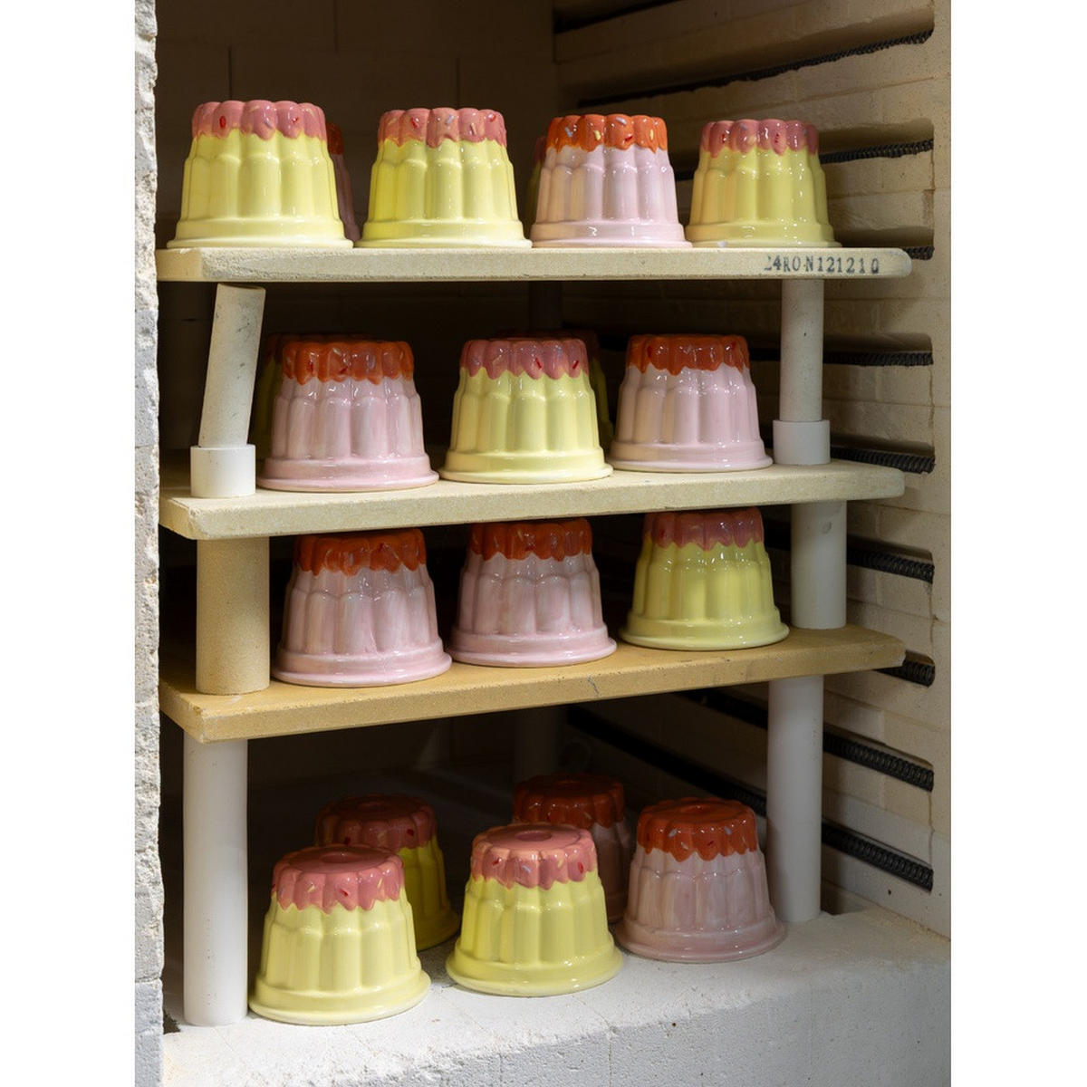 KERZENHALTER Blond Birthday - Gelber Pudding in Bunt - 9cm - Multicolor, Keramik (12/9/8cm) - Blond Amsterdam