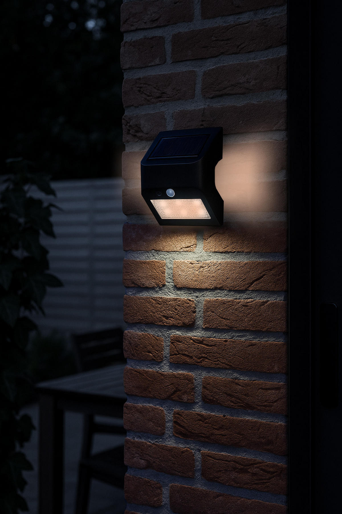 LED-SOLAR-WANDLEUCHTE mit Bewegungsmelder & Dämmerungssensor – ideal für Eingangsbereiche, Treppen & Terrassen schwarz warmweiß - Schwarz, Kunststoff (5.3/11.5/10cm) - Northpoint