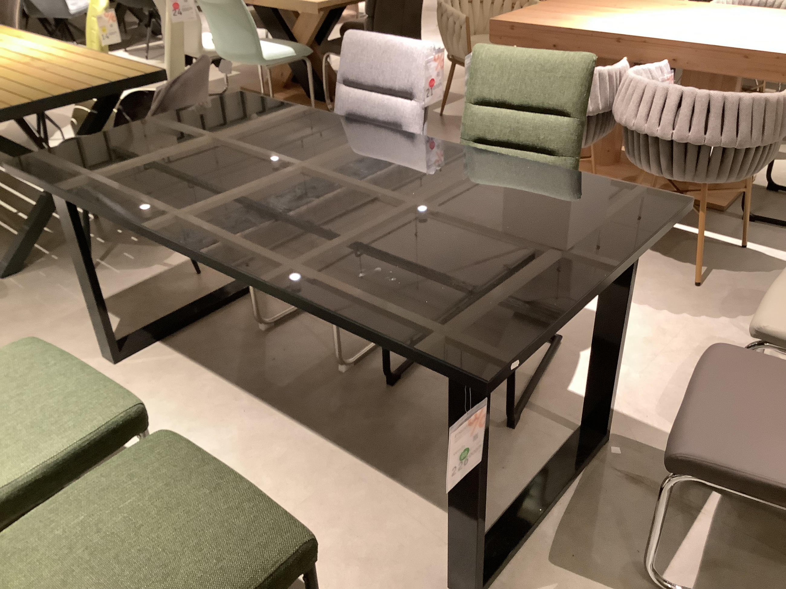 HELIO FEKETE ÉTKEZŐASZTAL-BUDAÖRS OUTLET - Venda