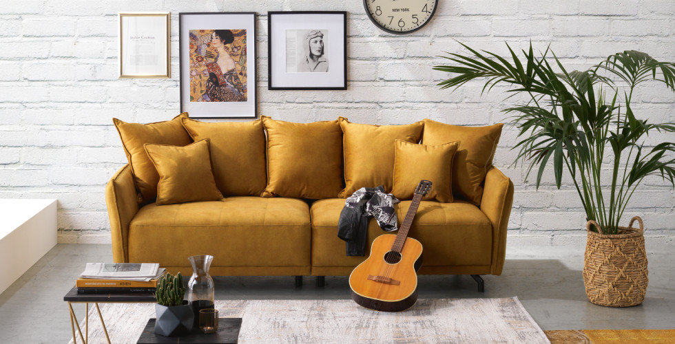 gelbe Sofa im Wohnzimmer