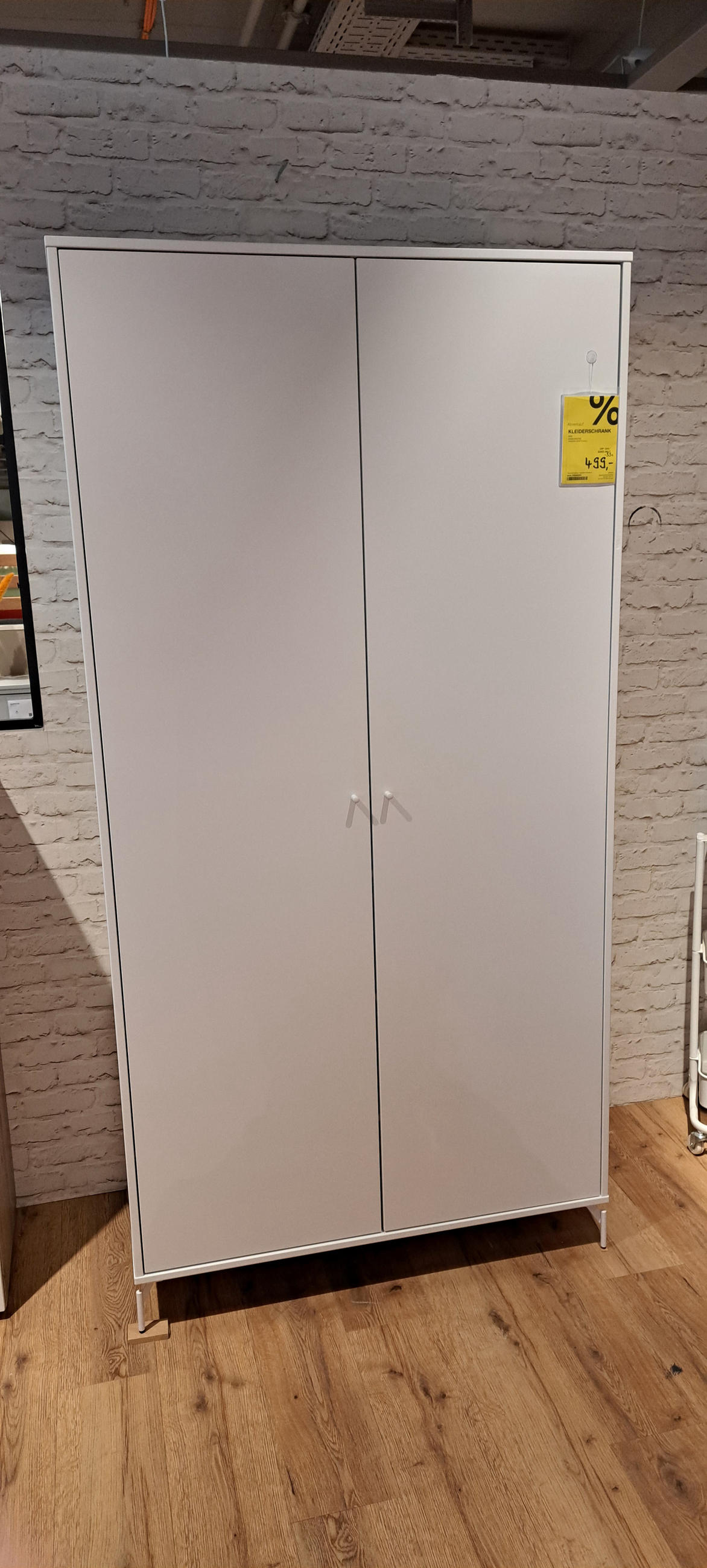 KLEIDERSCHRANK SAGA