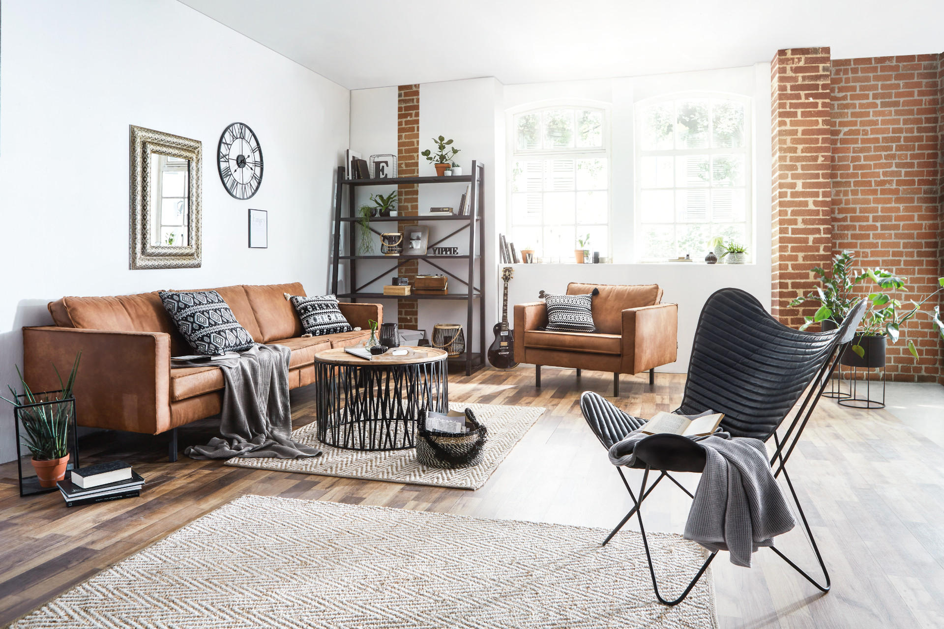 Ambia Wohnzimmer mit Ledercouch