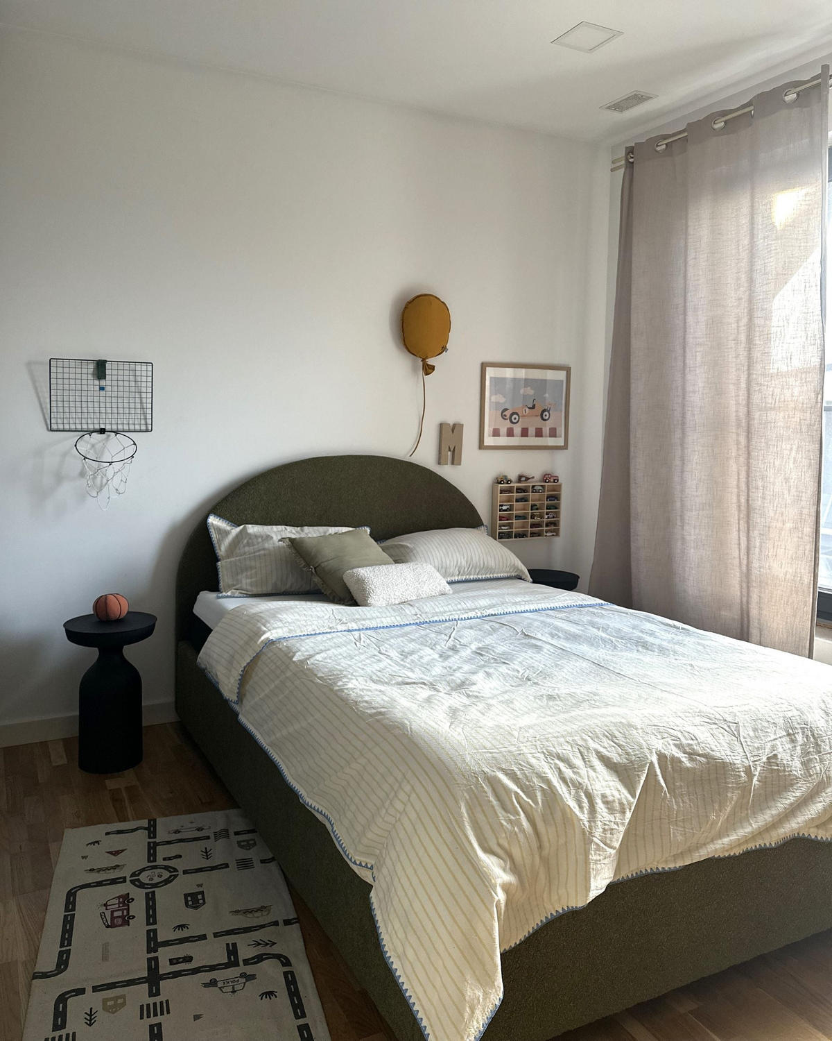 POSTEL s úložným prostorem 140x200 cm Zelená Vaucluse - olivově zelená, textil (140/200cm) - Beliani