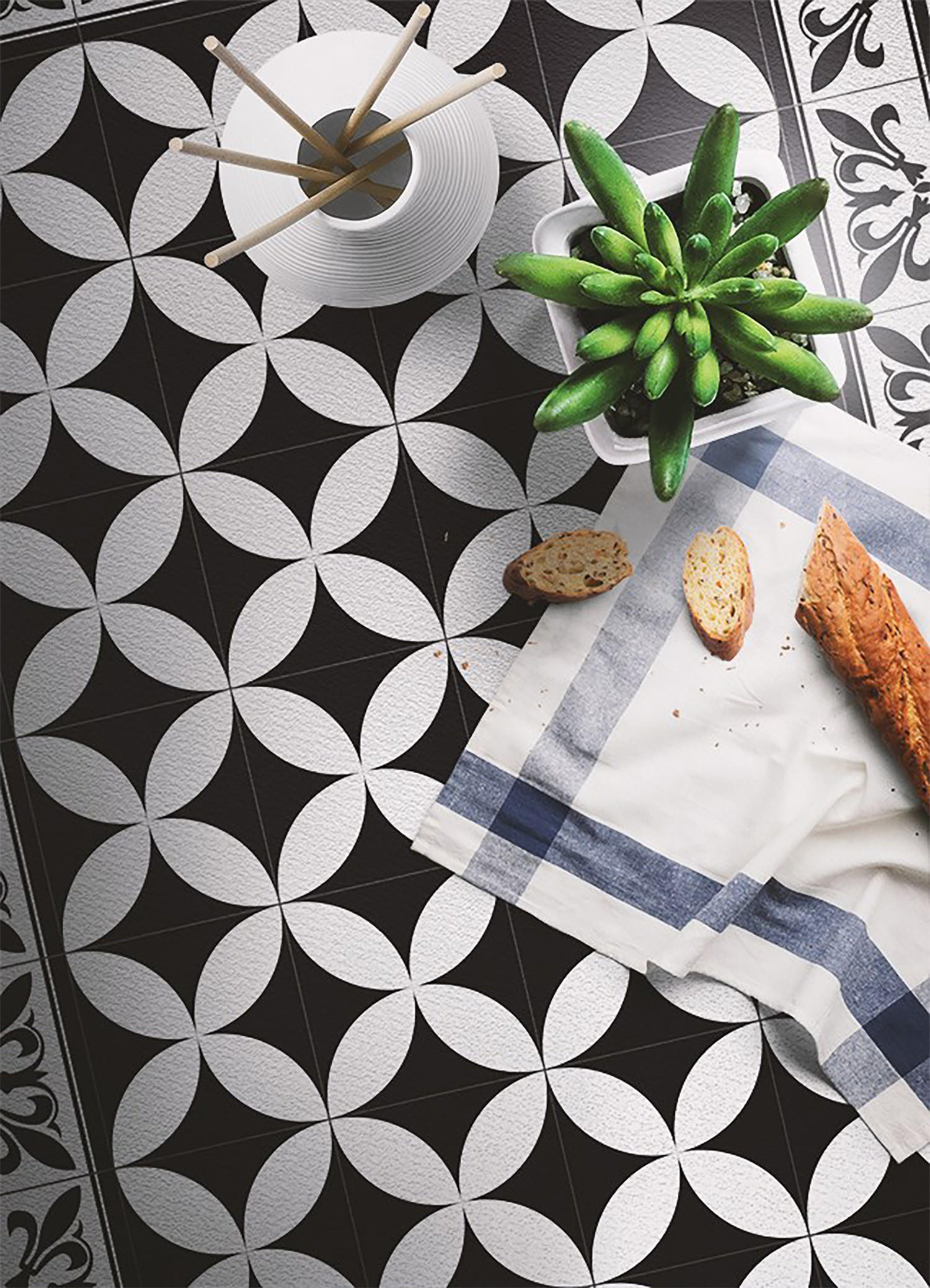 VINYL TEPPICH 80x120 cm Spanische Kacheln - Schwarz/Weiß, Kunststoff (80/120cm) - TULUP