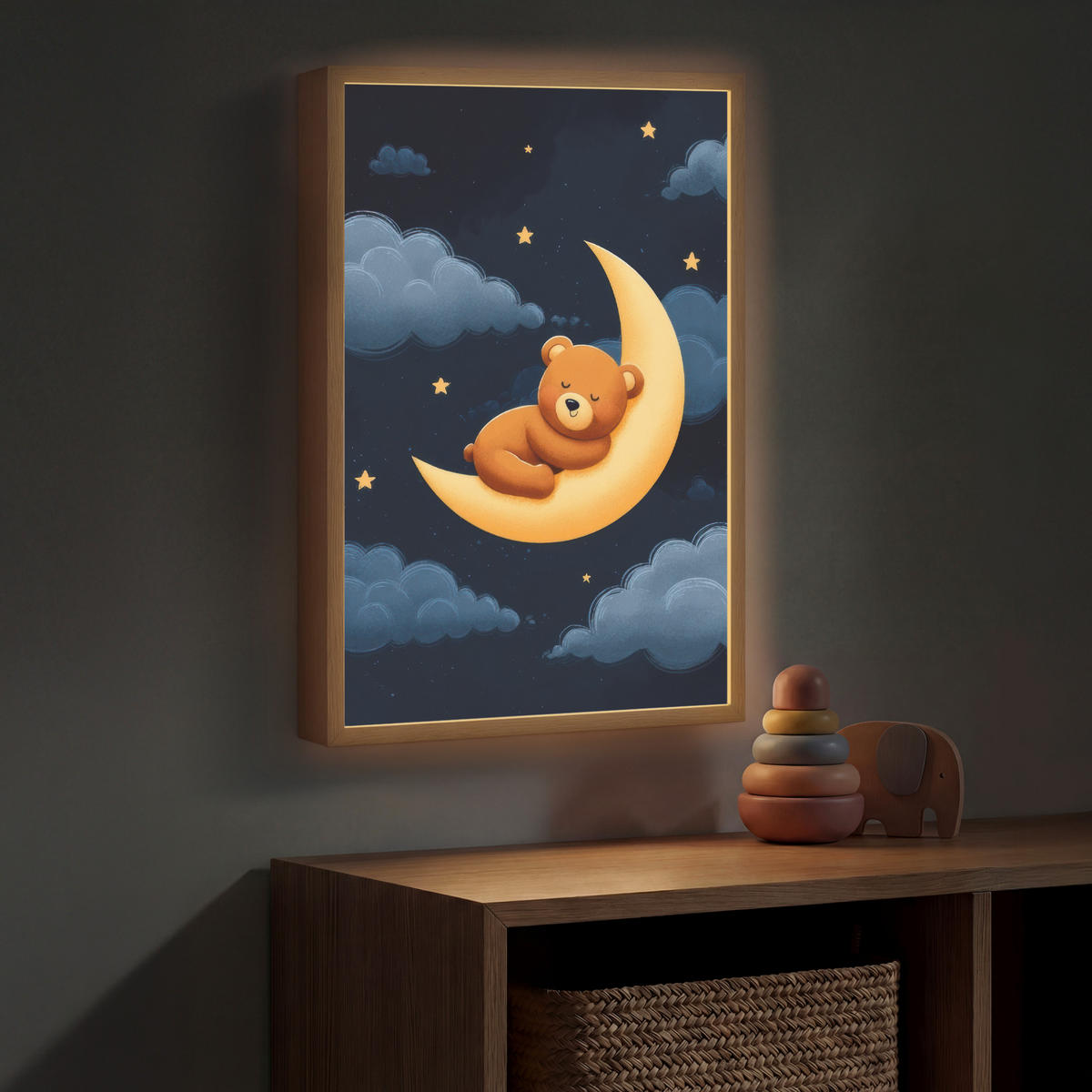 DOBÍJECÍ NOČNÍ LAMPIČKA Medvídek - Měsíc - Mraky - Hvězdy 40x60 cm - tmavě modrá, kompozitní dřevo (8/40/60cm) - OnlyWow