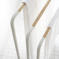 YAMAZAKI Handtuchhalter Plane 7467 in Weiß - Elegantes Design für Ihr Badezimmer - Weiß, Metall (70/83/19cm) - Yamazaki