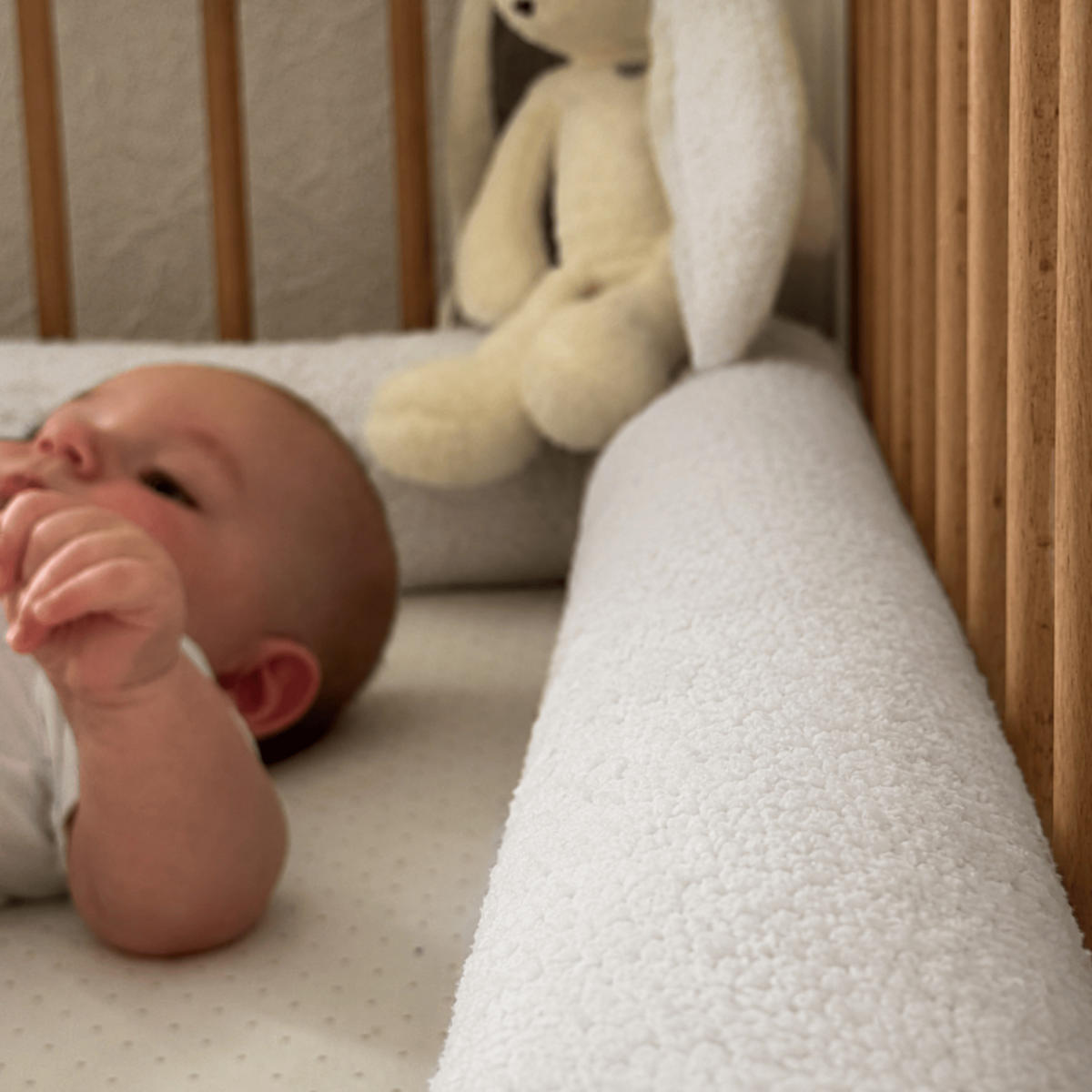 BETTUMRANDUNGSSCHUTZ Bettschlange aus Bouclé, 400 cm - Perlmutt, Textil - MeowBaby
