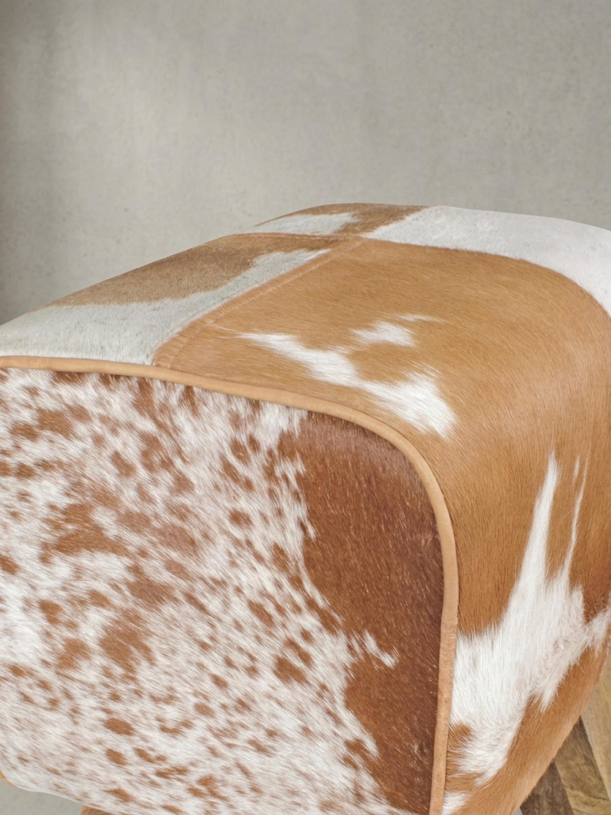 SITZHOCKER Retro Landhaus Holzbeine, Beige-Braun 40x30x47 cm - Beige/Braun, Mangoholz/Leder (40/47/30cm) - KADIMA DESIGN