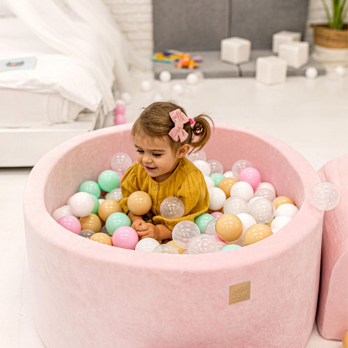 BÄLLEBAD rund für Kinder, Samt, Puderrosa, mit 200 Bällen - Hellrosa/Transparent, Textil (90cm) - MeowBaby