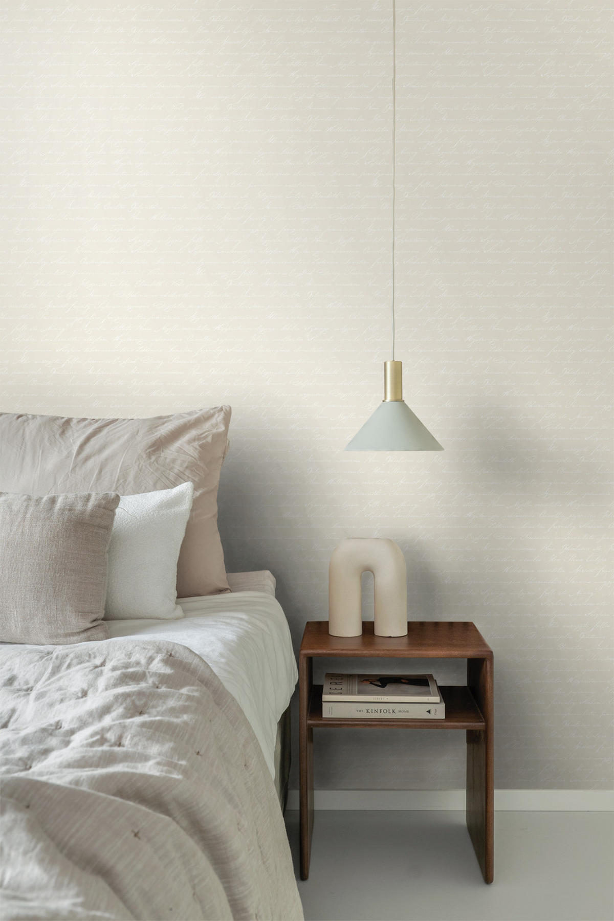 TAPETE handgeschriebene lateinische Blumennamen 53 cm x 10.05 m - Beige, Papier (53/1000cm) - ESTAhome