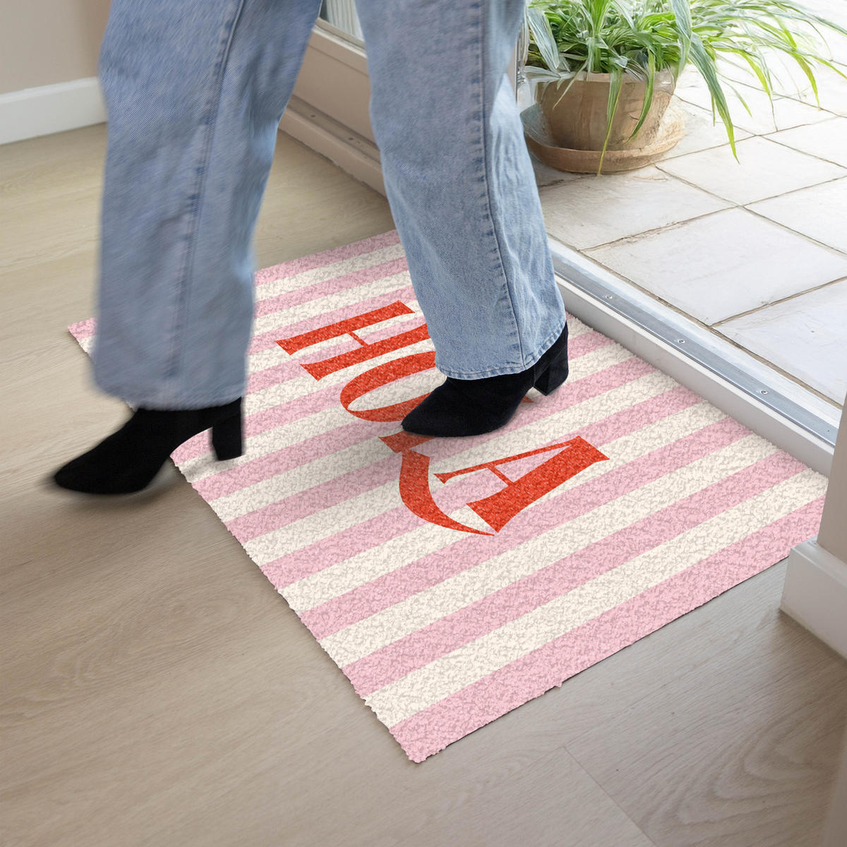 FUSSMATTE Hola - Zitat - Streifen - Pastell - Rosa - Rot - Weiß 90x60 cm - Rosa, Kunststoff (90/0.4cm) - MuchoWow